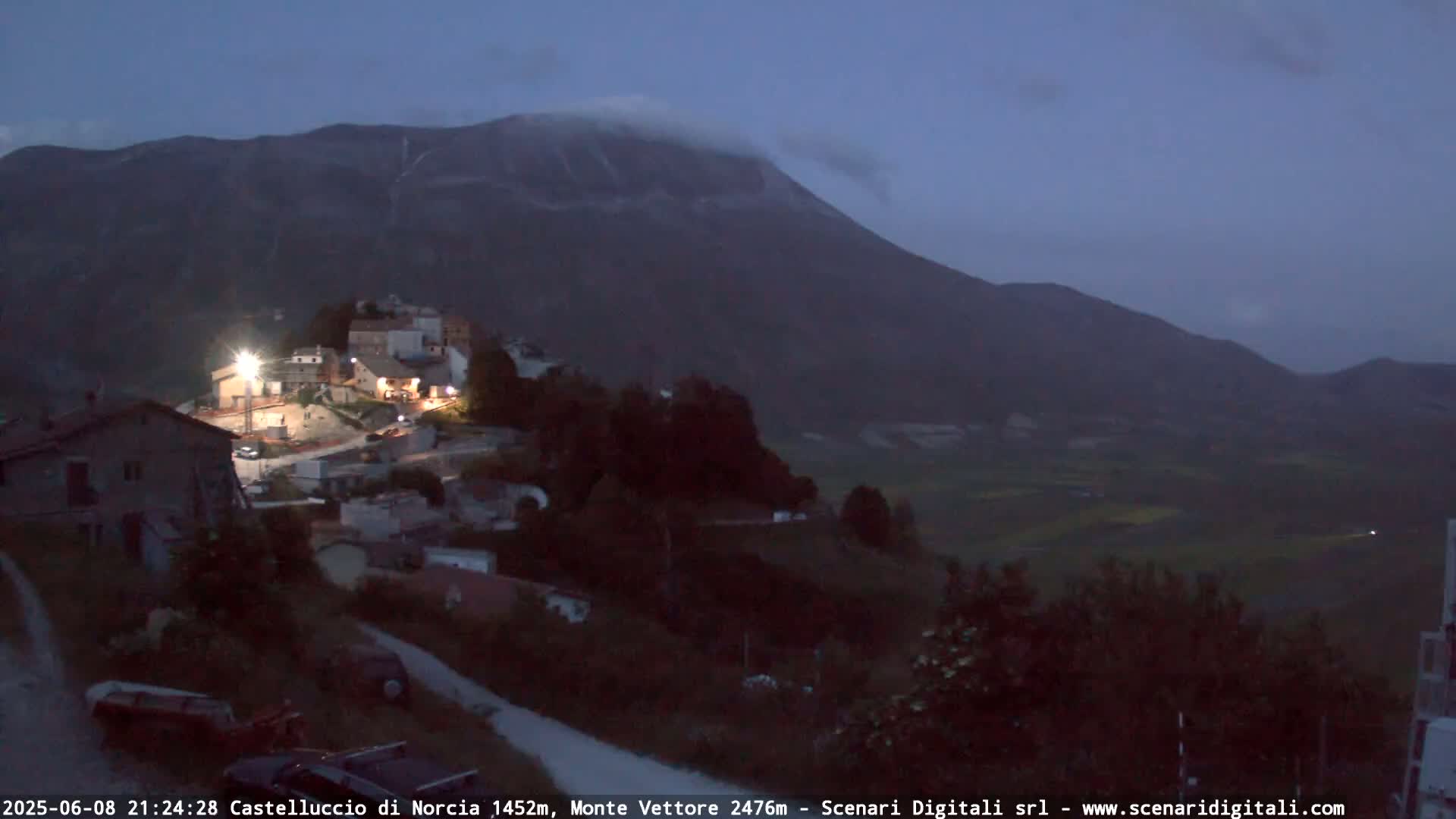 Castelluccio City di Norcia & Monte Vettoretto Mount Panaromic Live Cam - Perugia, Umbria, Italy