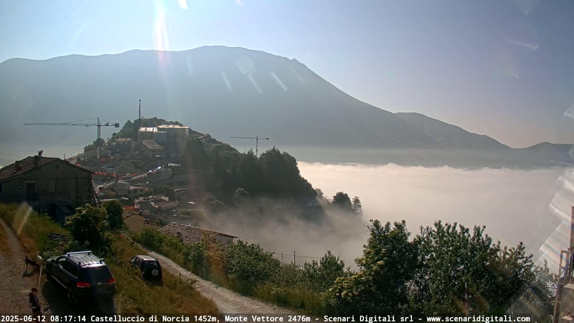 Castelluccio City di Norcia & Monte Vettoretto Mount Panaromic Live Cam - Perugia, Umbria, Italy