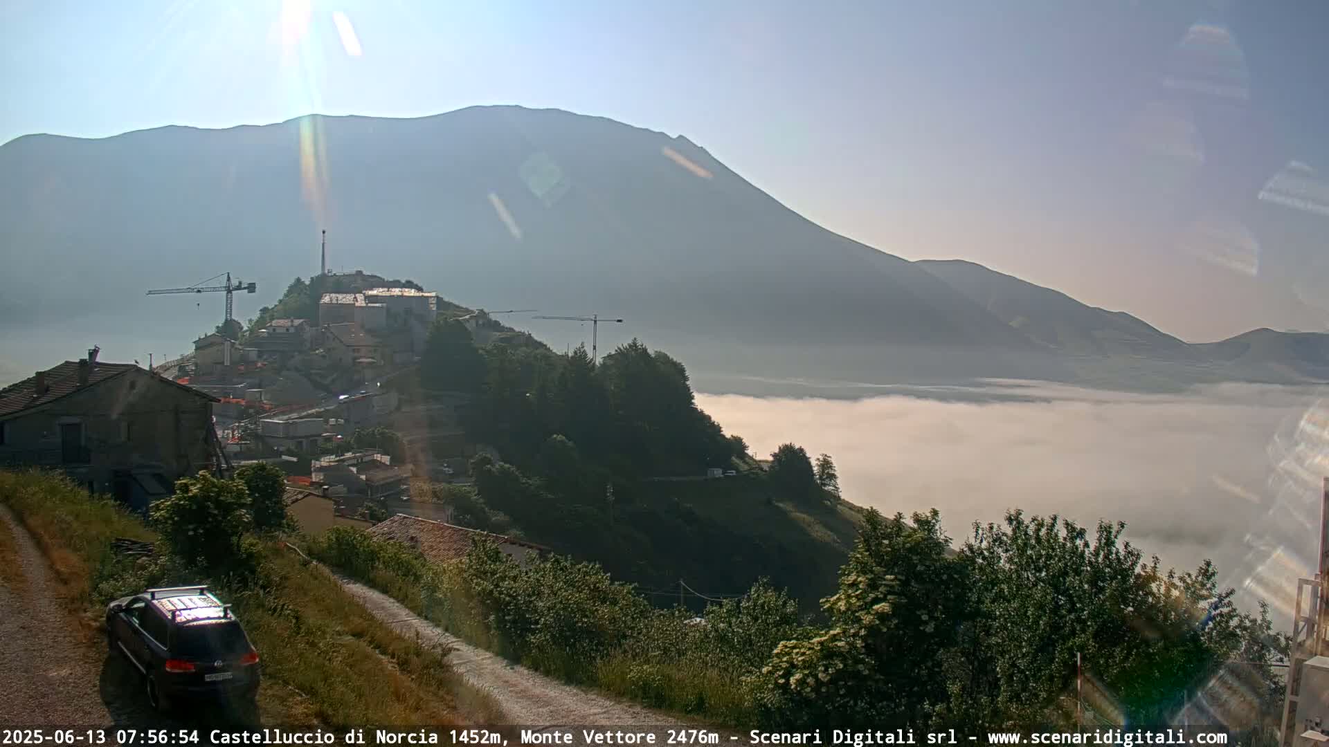 Castelluccio City di Norcia & Monte Vettoretto Mount Panaromic Live Cam - Perugia, Umbria, Italy