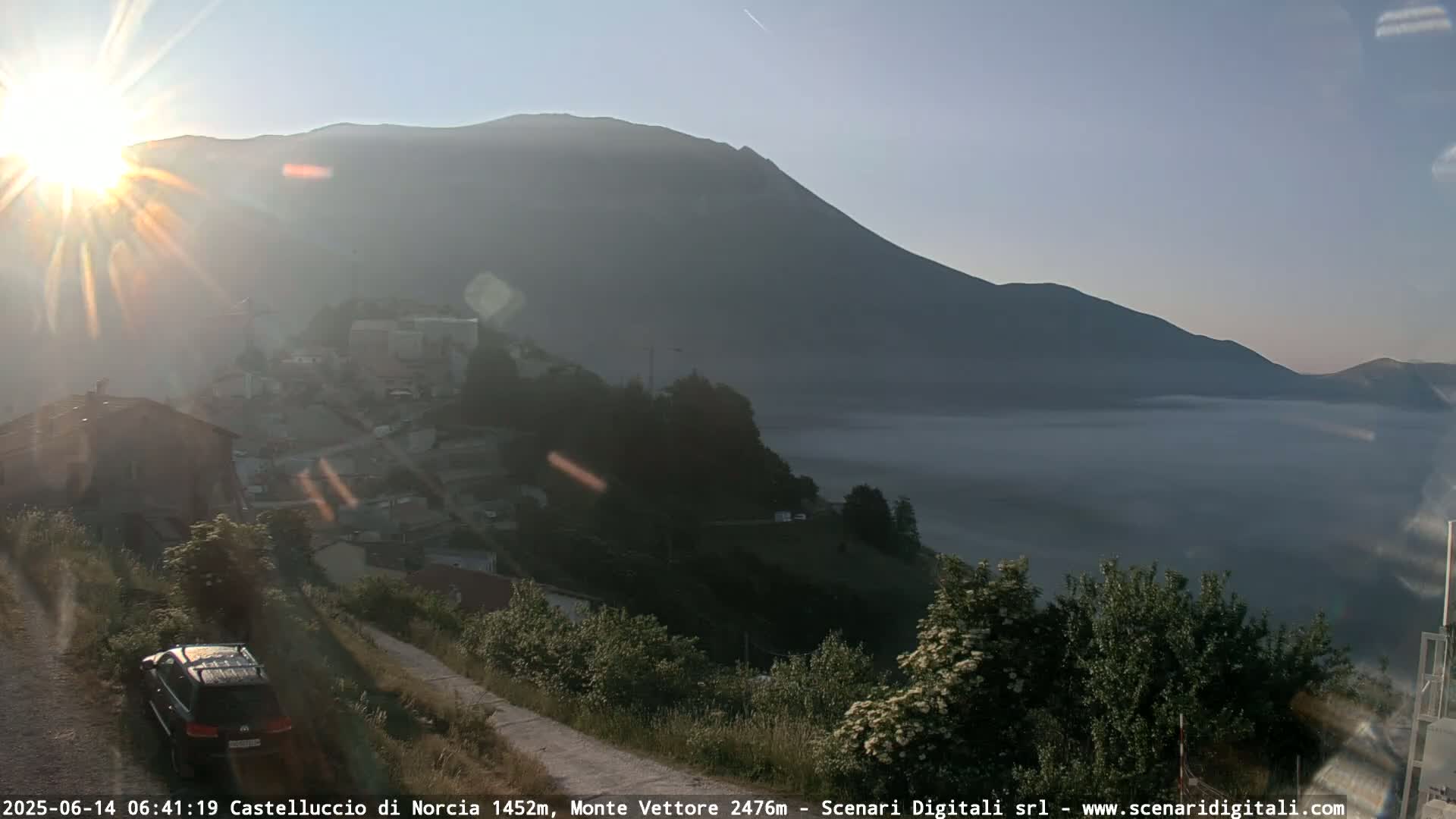 Castelluccio City di Norcia & Monte Vettoretto Mount Panaromic Live Cam - Perugia, Umbria, Italy