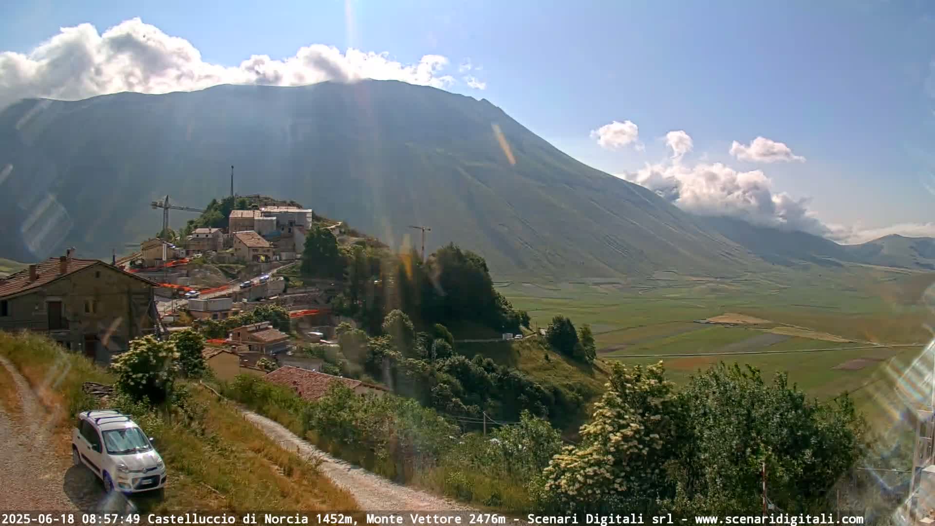 Castelluccio City di Norcia & Monte Vettoretto Mount Panaromic Live Cam - Perugia, Umbria, Italy