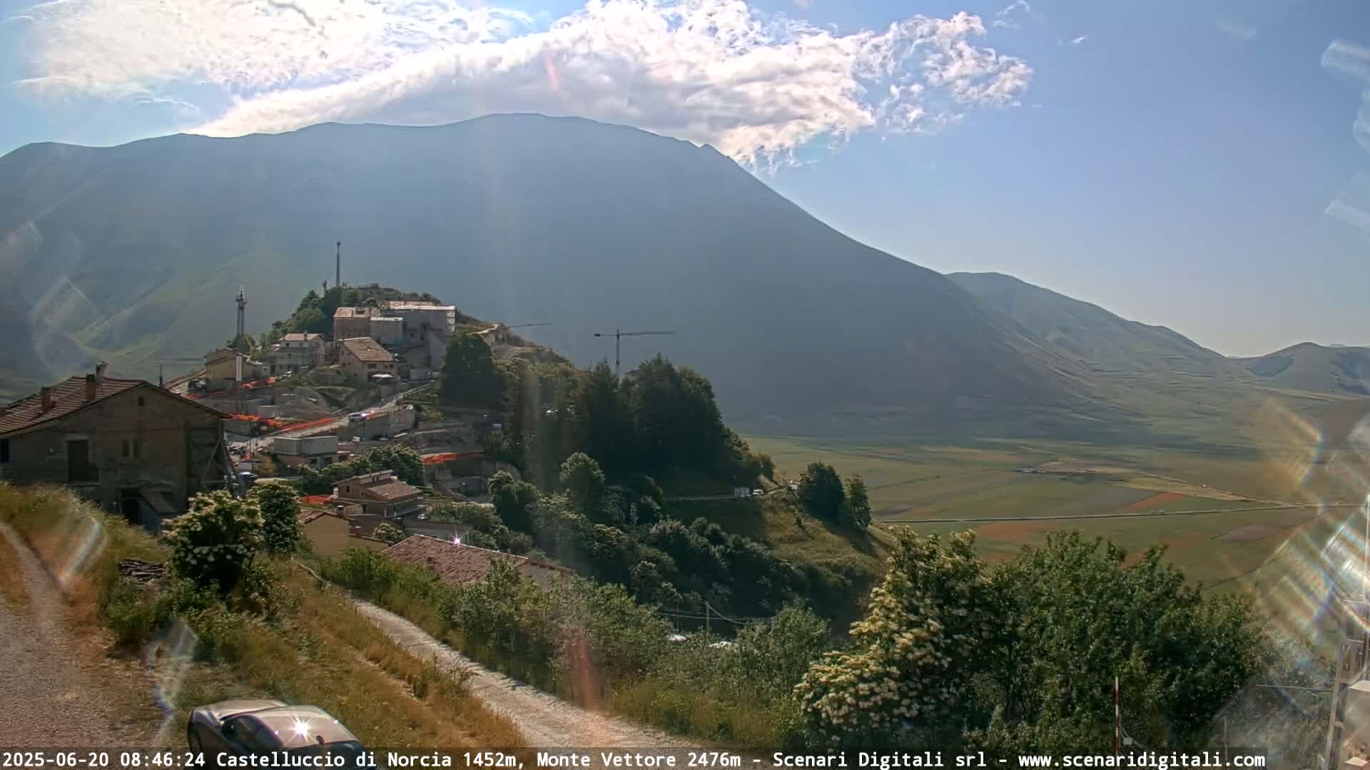 Castelluccio City di Norcia & Monte Vettoretto Mount Panaromic Live Cam - Perugia, Umbria, Italy