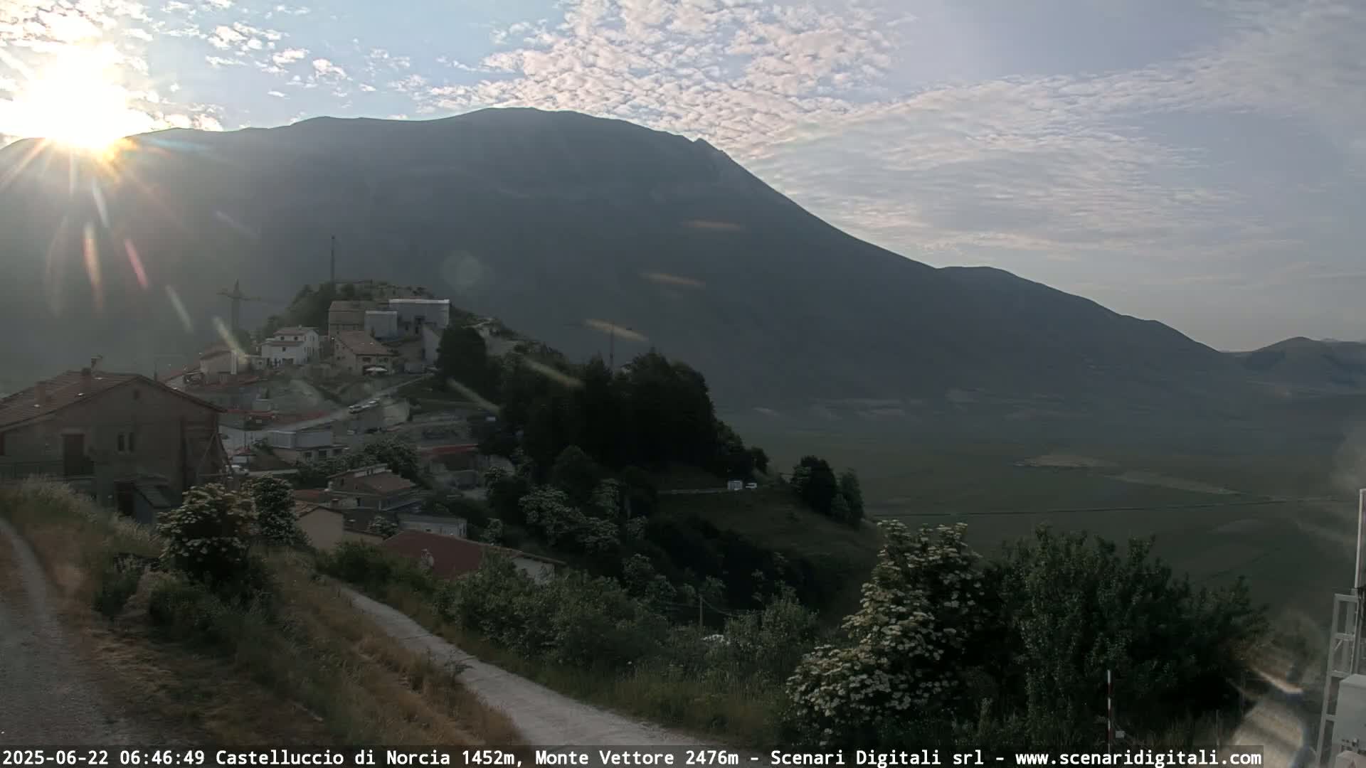 Castelluccio City di Norcia & Monte Vettoretto Mount Panaromic Live Cam - Perugia, Umbria, Italy