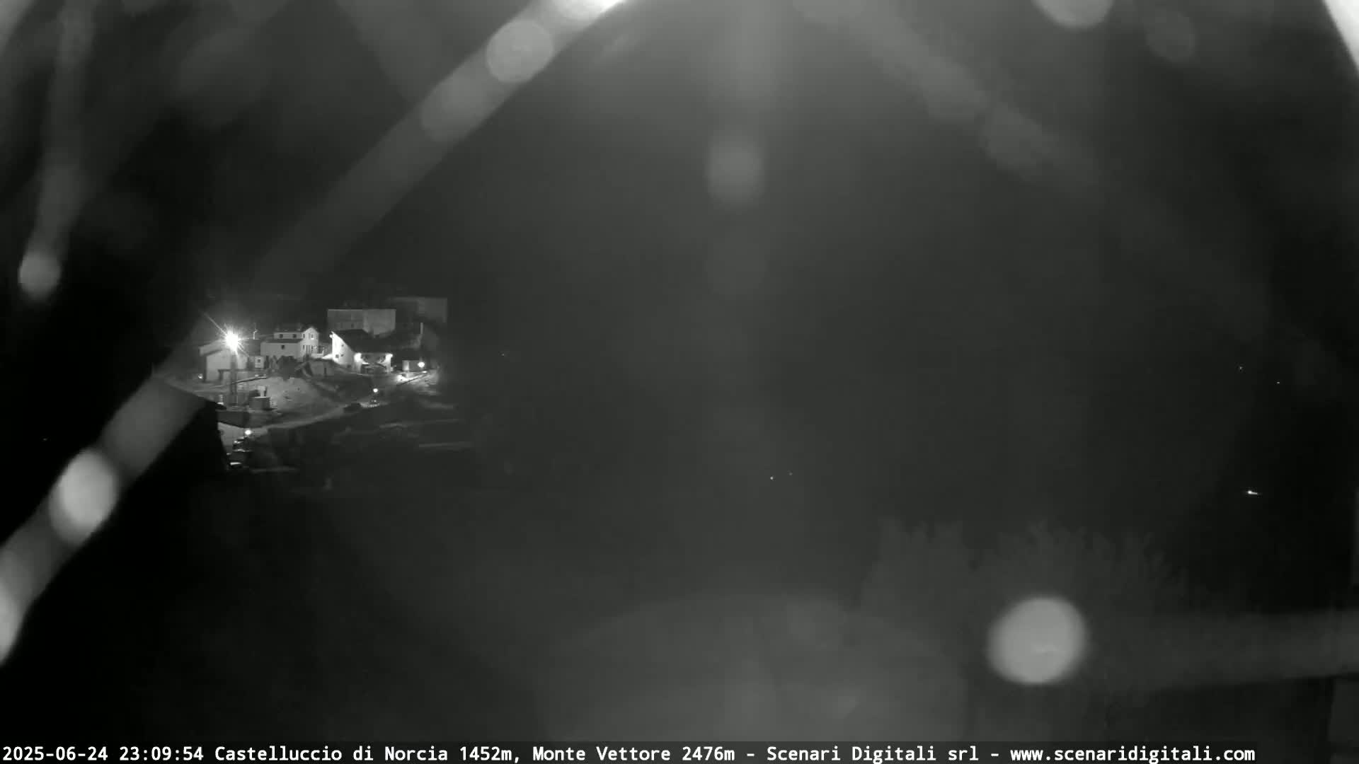 Castelluccio City di Norcia & Monte Vettoretto Mount Panaromic Live Cam - Perugia, Umbria, Italy