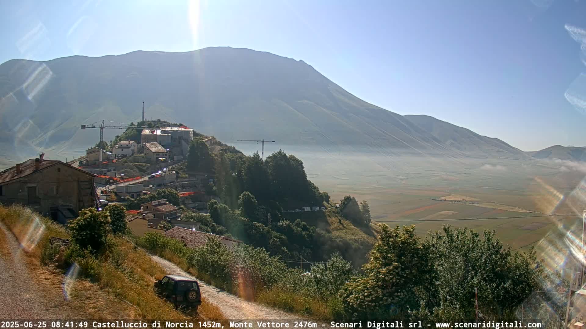 Castelluccio City di Norcia & Monte Vettoretto Mount Panaromic Live Cam - Perugia, Umbria, Italy