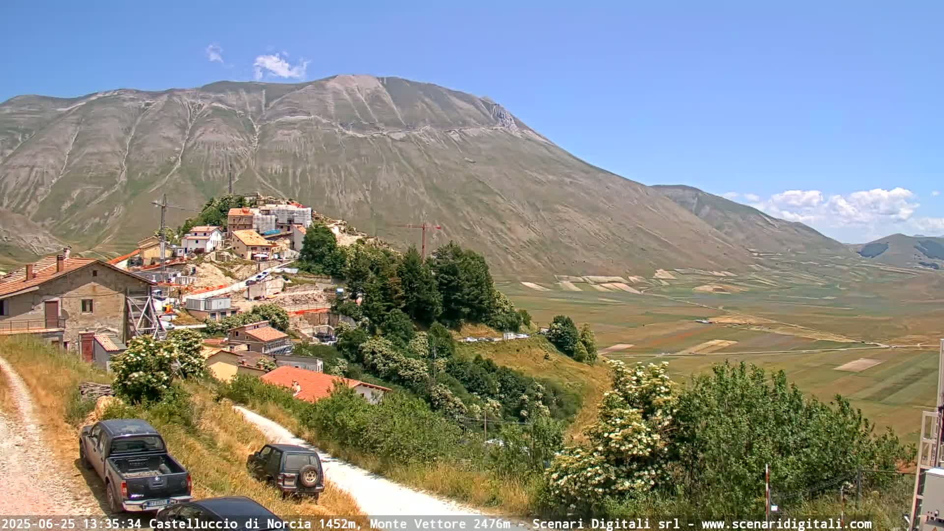Castelluccio City di Norcia & Monte Vettoretto Mount Panaromic Live Cam - Perugia, Umbria, Italy