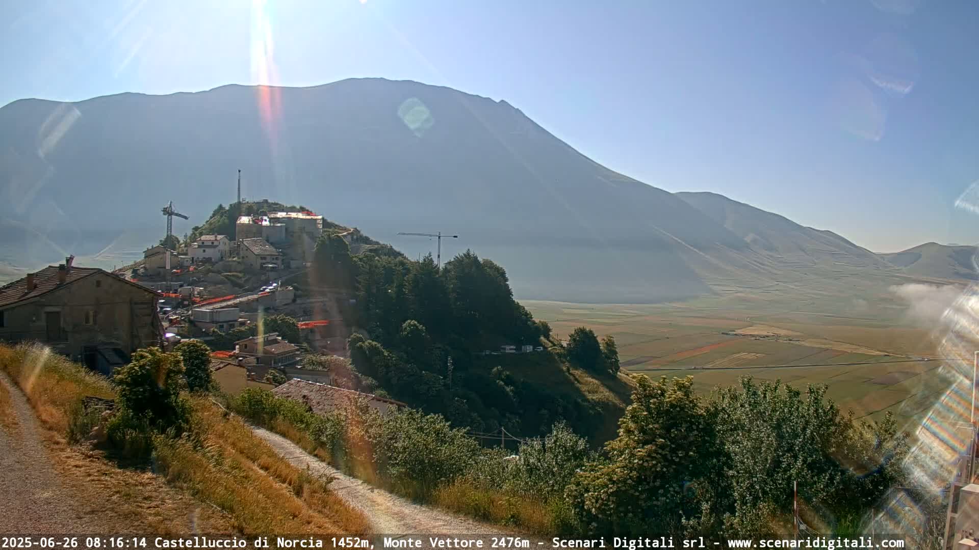 Castelluccio City di Norcia & Monte Vettoretto Mount Panaromic Live Cam - Perugia, Umbria, Italy