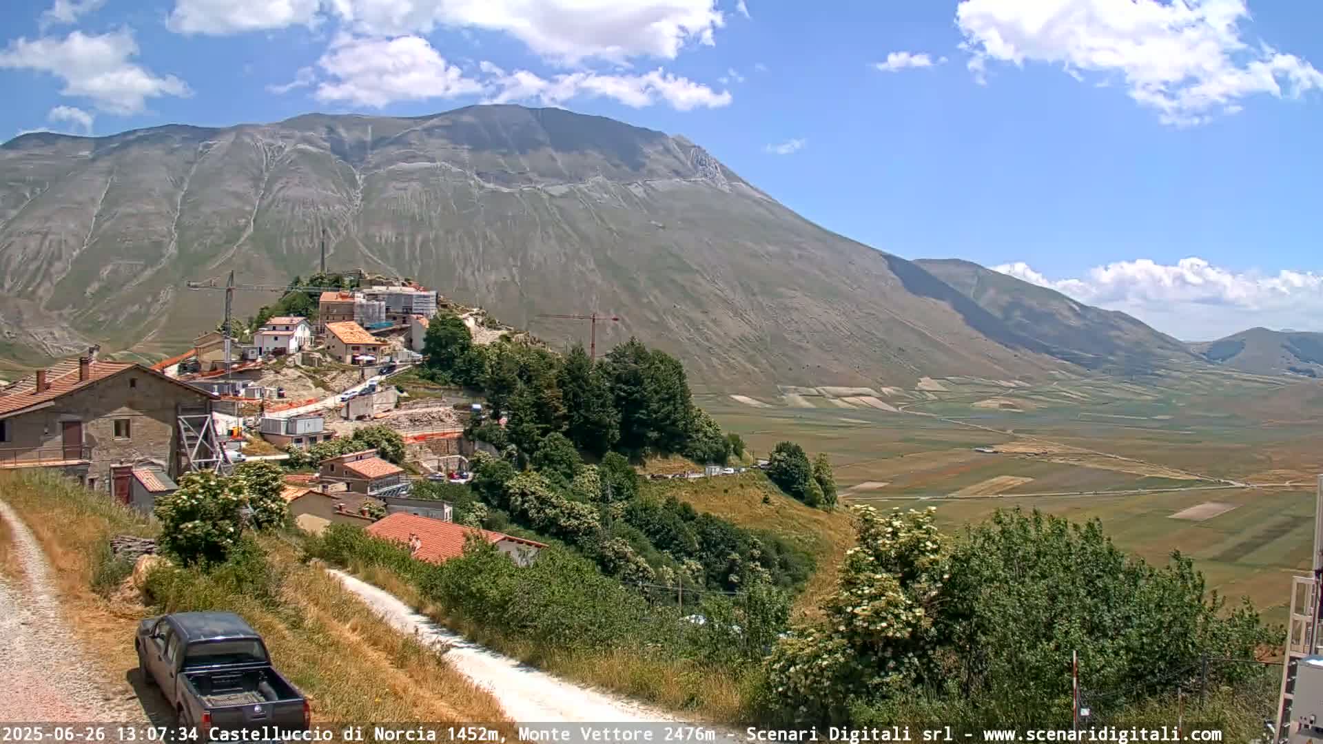 Castelluccio City di Norcia & Monte Vettoretto Mount Panaromic Live Cam - Perugia, Umbria, Italy