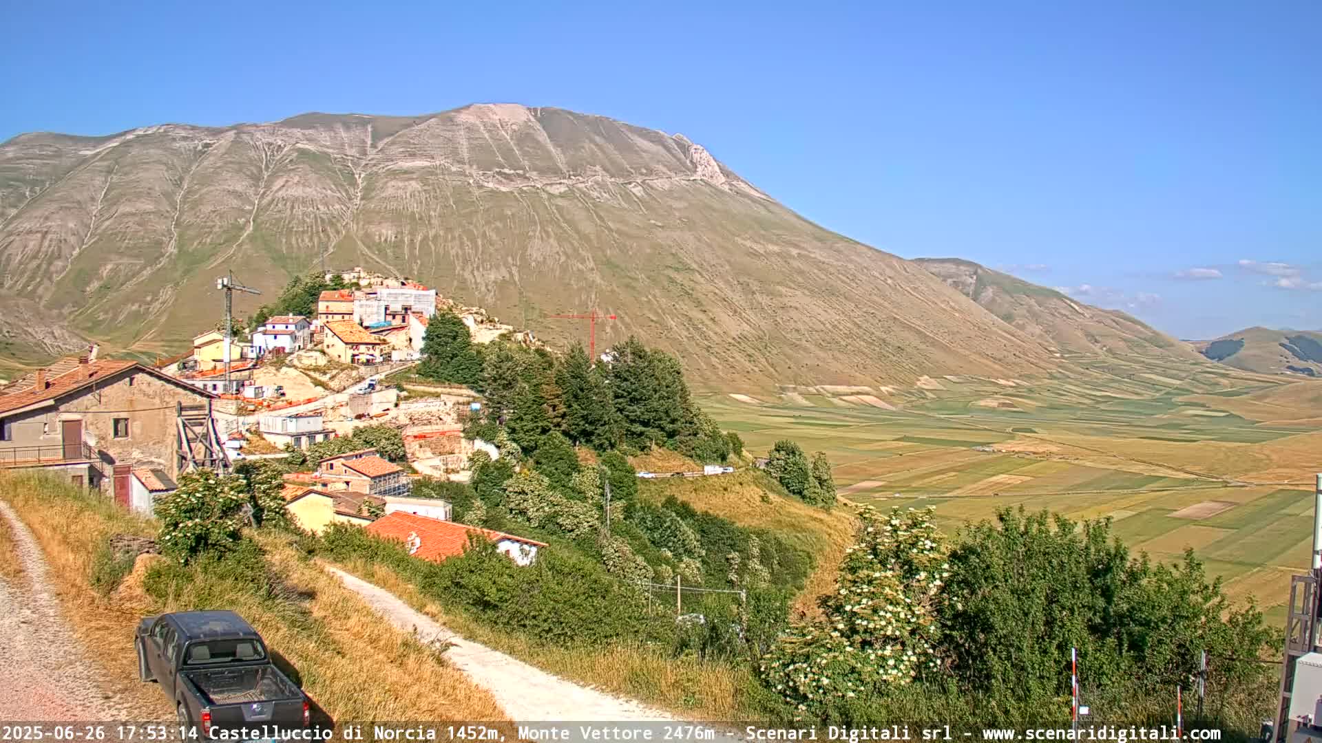 Castelluccio City di Norcia & Monte Vettoretto Mount Panaromic Live Cam - Perugia, Umbria, Italy