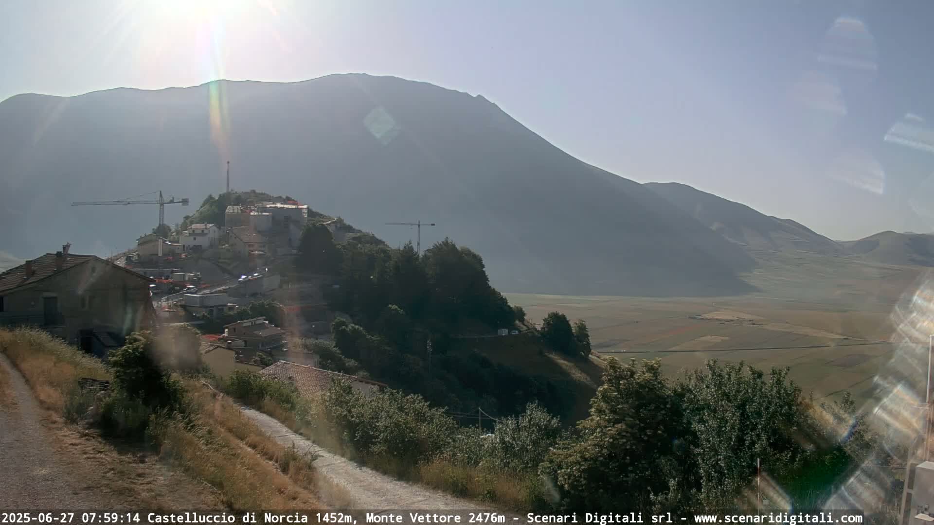 Castelluccio City di Norcia & Monte Vettoretto Mount Panaromic Live Cam - Perugia, Umbria, Italy
