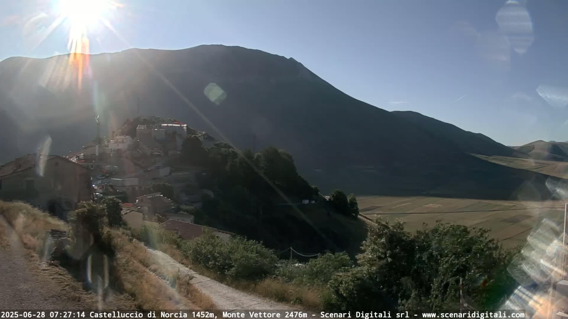 Castelluccio City di Norcia & Monte Vettoretto Mount Panaromic Live Cam - Perugia, Umbria, Italy