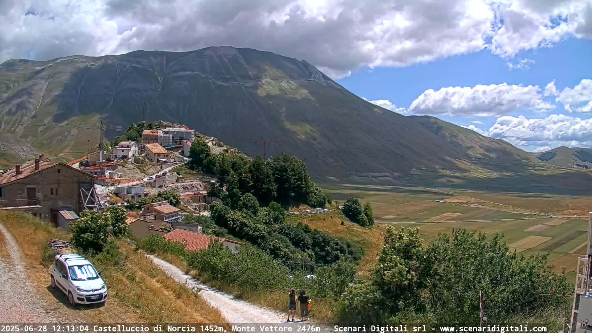 Castelluccio City di Norcia & Monte Vettoretto Mount Panaromic Live Cam - Perugia, Umbria, Italy