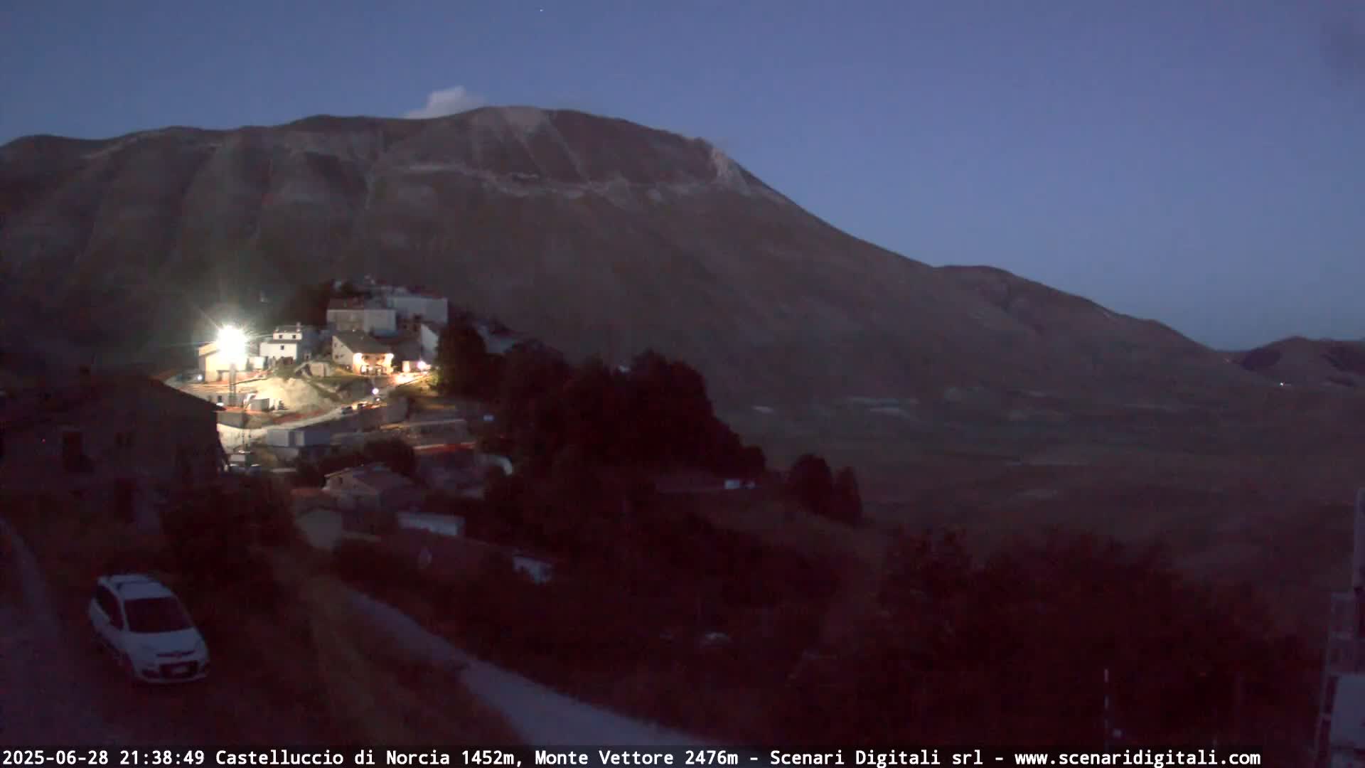 Castelluccio City di Norcia & Monte Vettoretto Mount Panaromic Live Cam - Perugia, Umbria, Italy