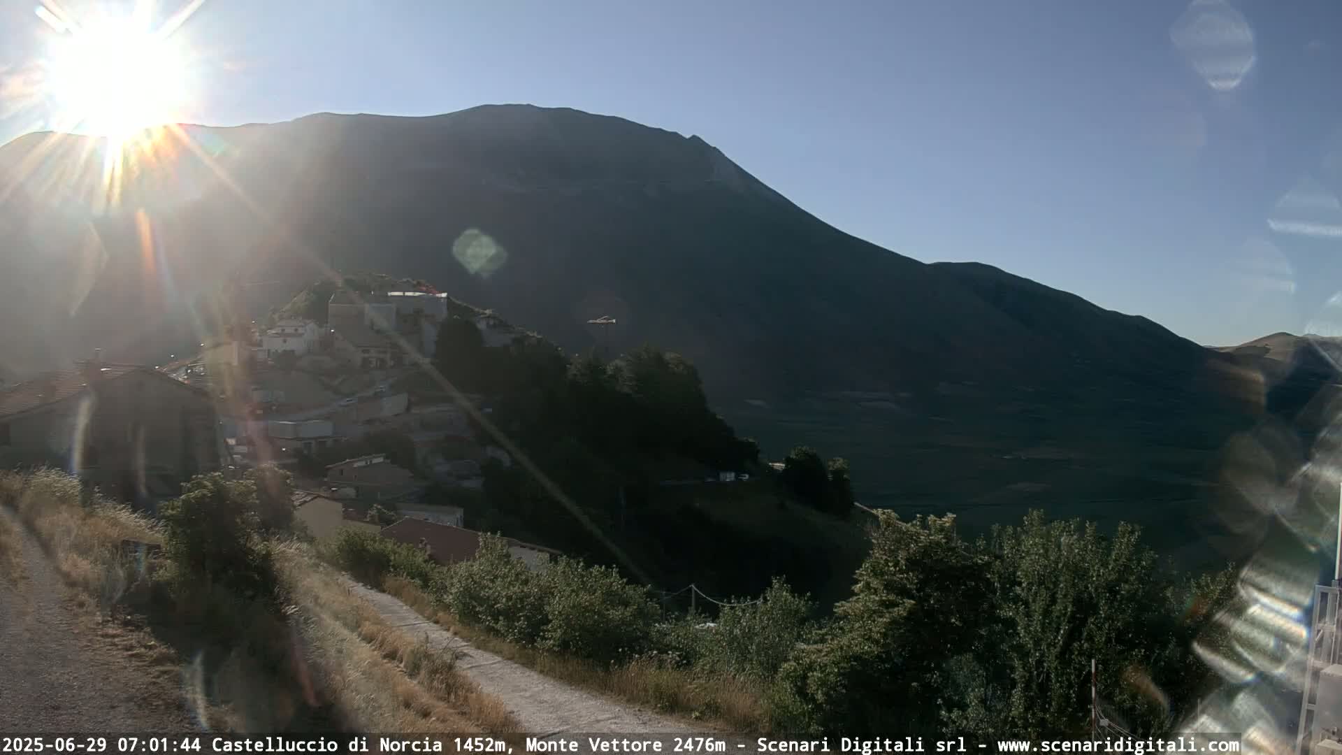 Castelluccio City di Norcia & Monte Vettoretto Mount Panaromic Live Cam - Perugia, Umbria, Italy
