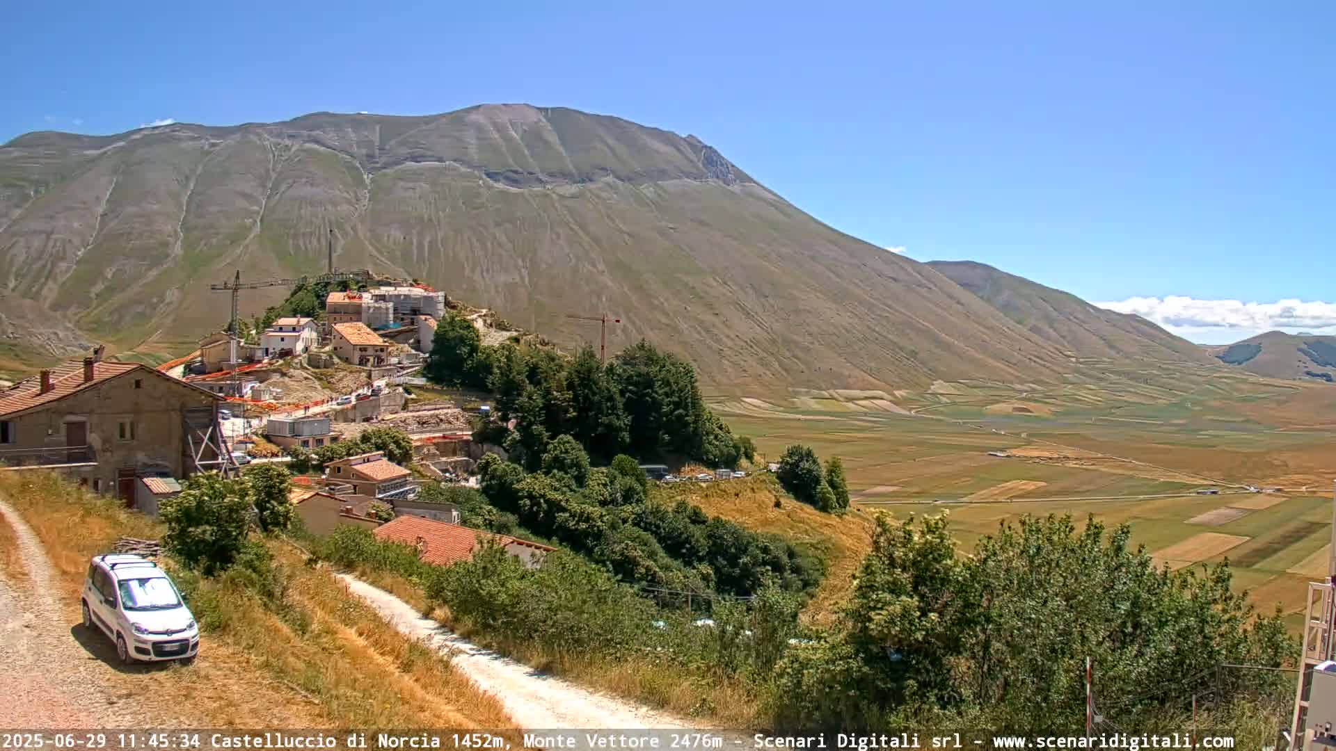 Castelluccio City di Norcia & Monte Vettoretto Mount Panaromic Live Cam - Perugia, Umbria, Italy