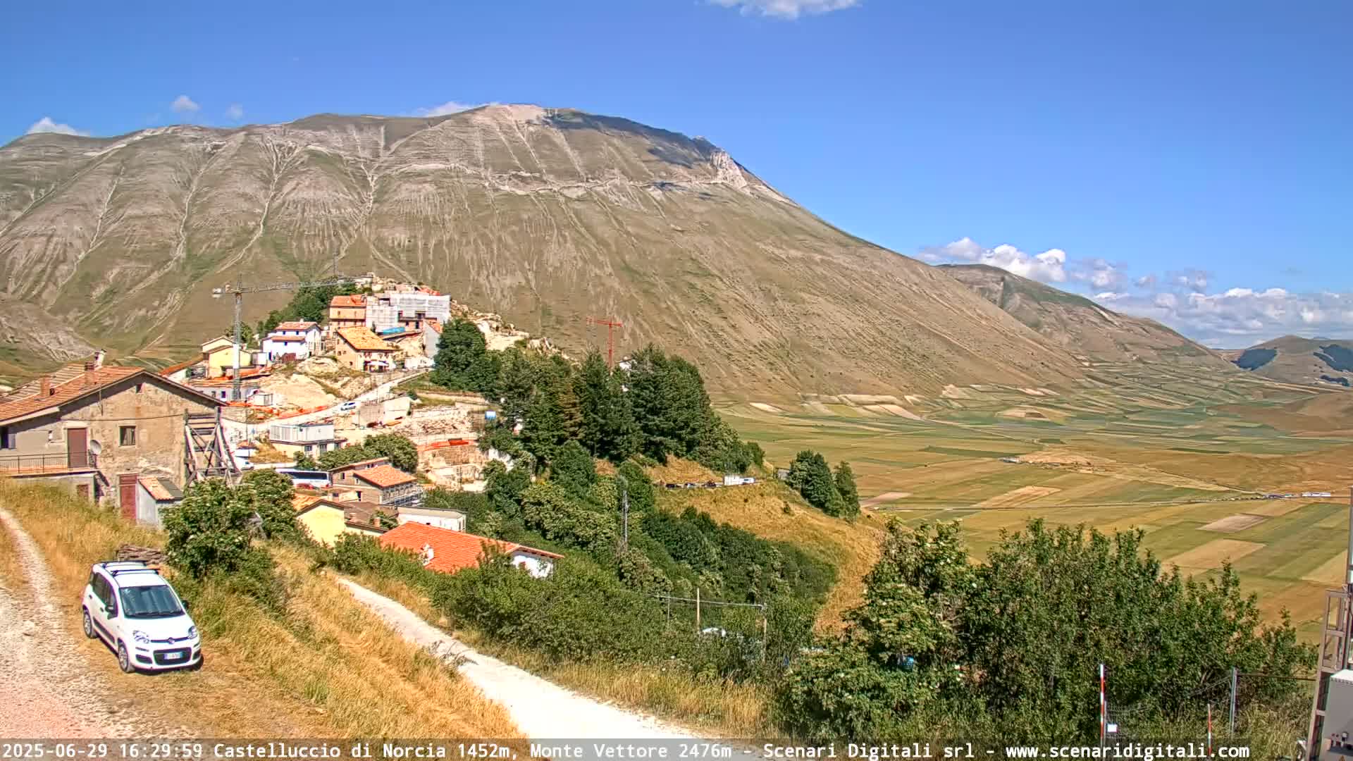 Castelluccio City di Norcia & Monte Vettoretto Mount Panaromic Live Cam - Perugia, Umbria, Italy