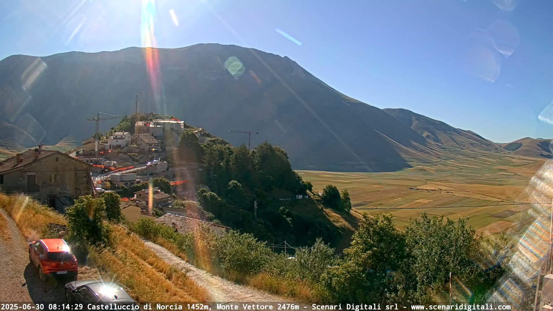 Castelluccio City di Norcia & Monte Vettoretto Mount Panaromic Live Cam - Perugia, Umbria, Italy