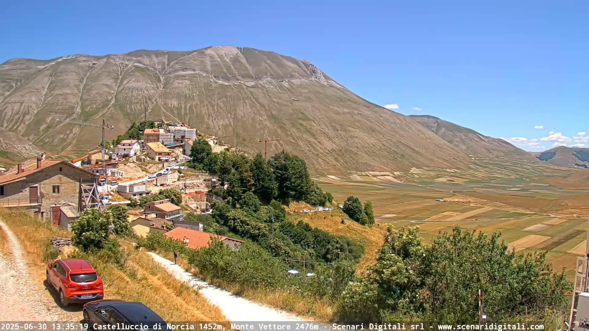 Castelluccio City di Norcia & Monte Vettoretto Mount Panaromic Live Cam - Perugia, Umbria, Italy