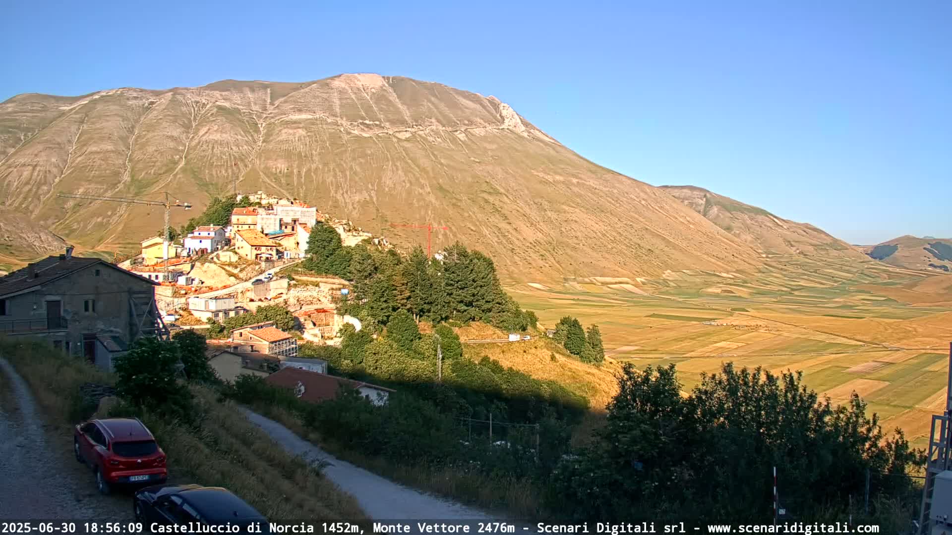 Castelluccio City di Norcia & Monte Vettoretto Mount Panaromic Live Cam - Perugia, Umbria, Italy