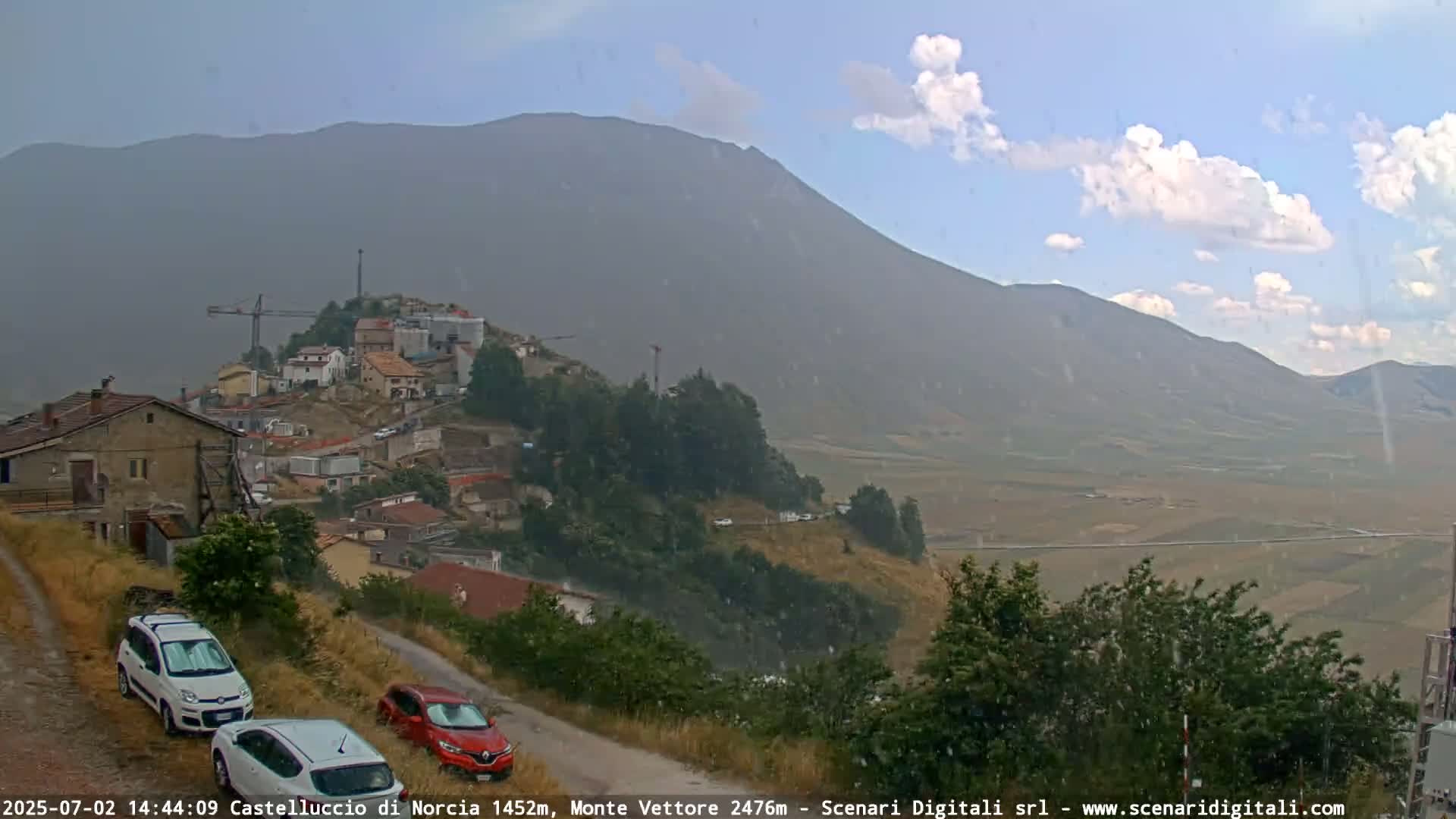 Castelluccio City di Norcia & Monte Vettoretto Mount Panaromic Live Cam - Perugia, Umbria, Italy
