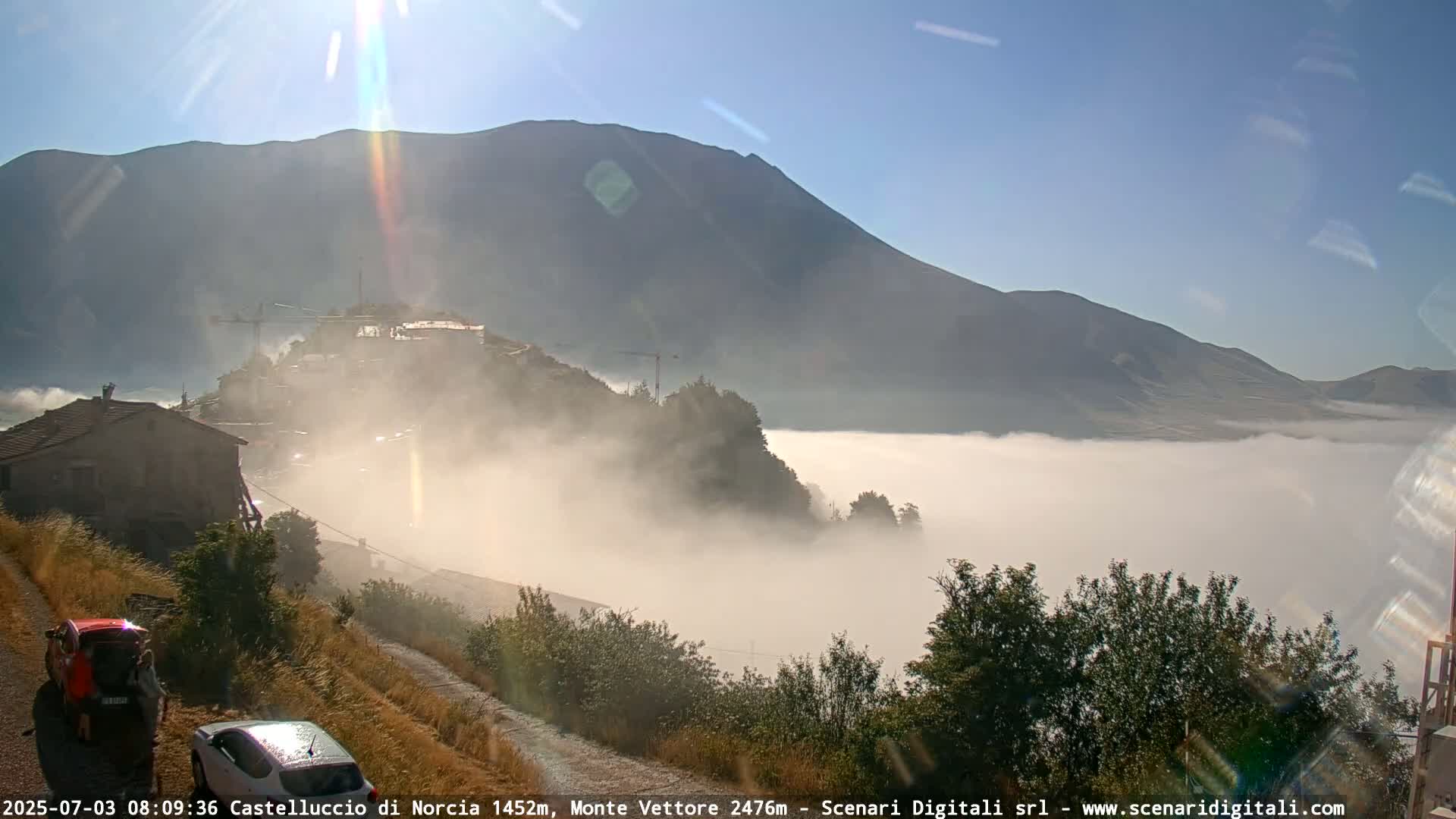 Castelluccio City di Norcia & Monte Vettoretto Mount Panaromic Live Cam - Perugia, Umbria, Italy