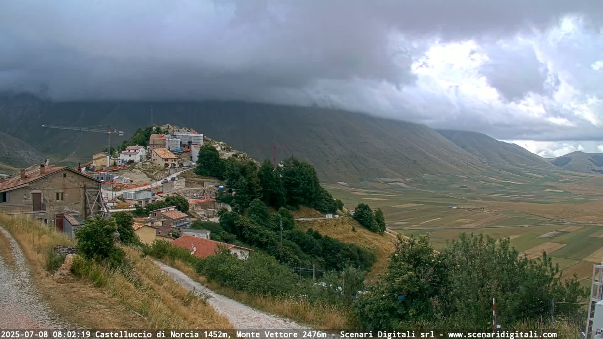 Castelluccio City di Norcia & Monte Vettoretto Mount Panaromic Live Cam - Perugia, Umbria, Italy