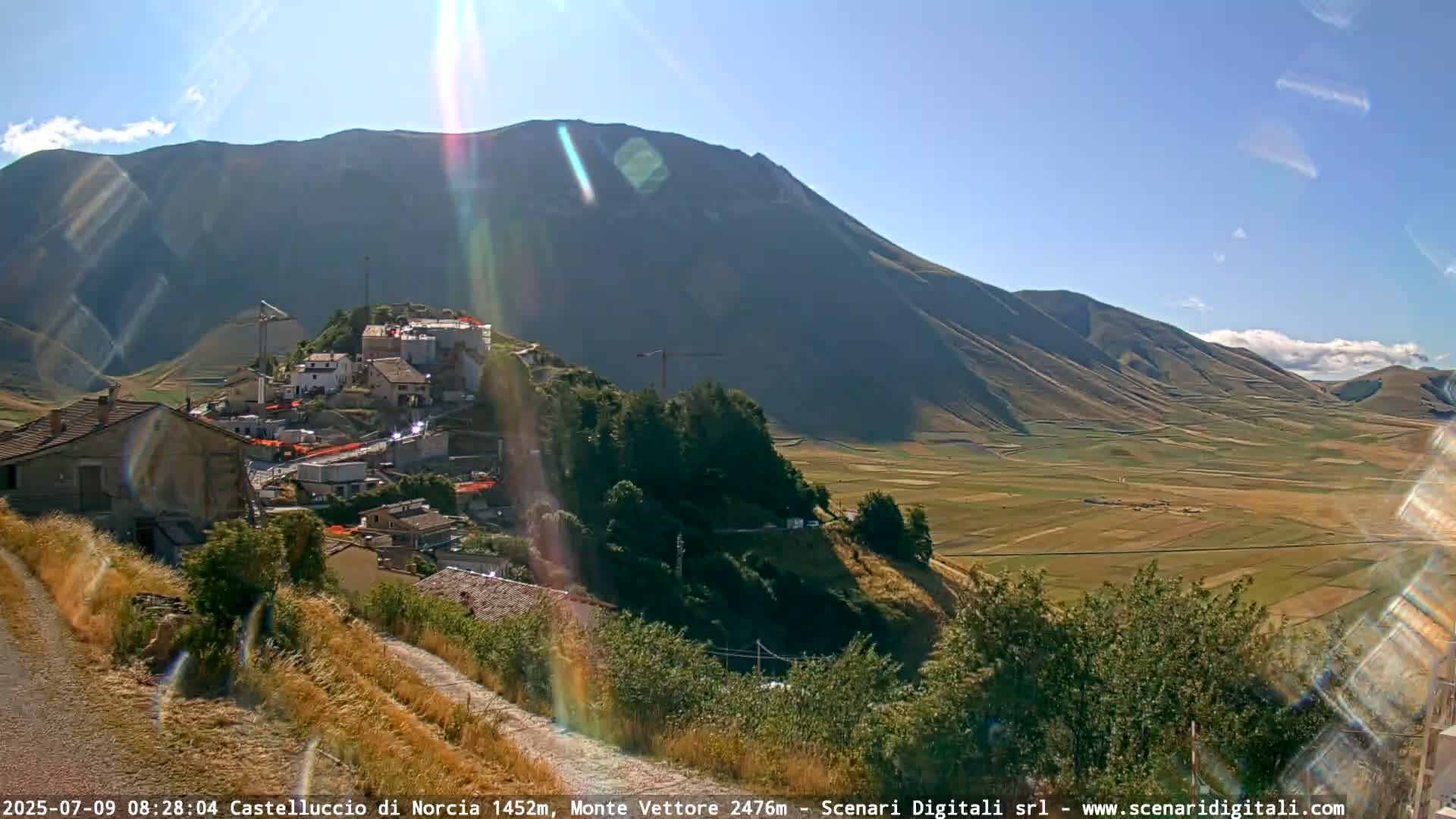 Castelluccio City di Norcia & Monte Vettoretto Mount Panaromic Live Cam - Perugia, Umbria, Italy