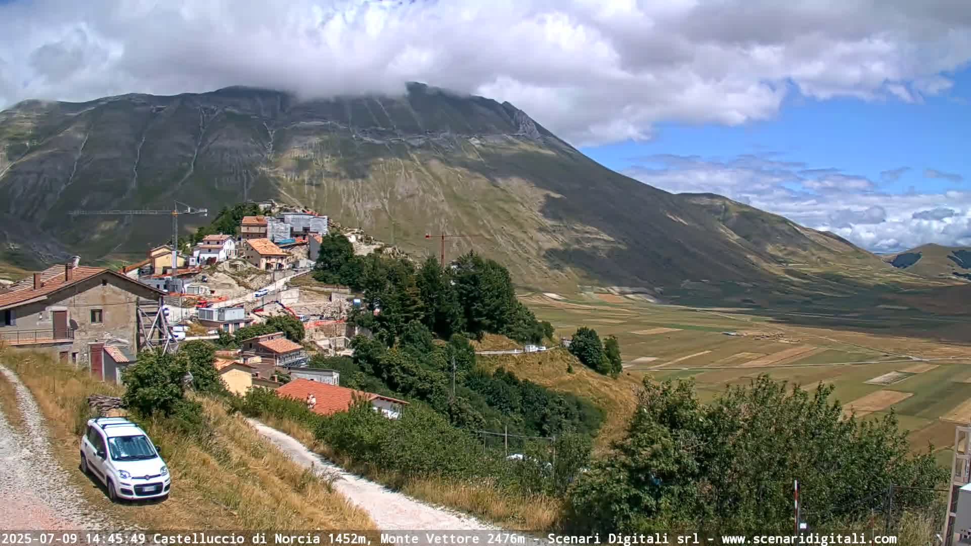 Castelluccio City di Norcia & Monte Vettoretto Mount Panaromic Live Cam - Perugia, Umbria, Italy