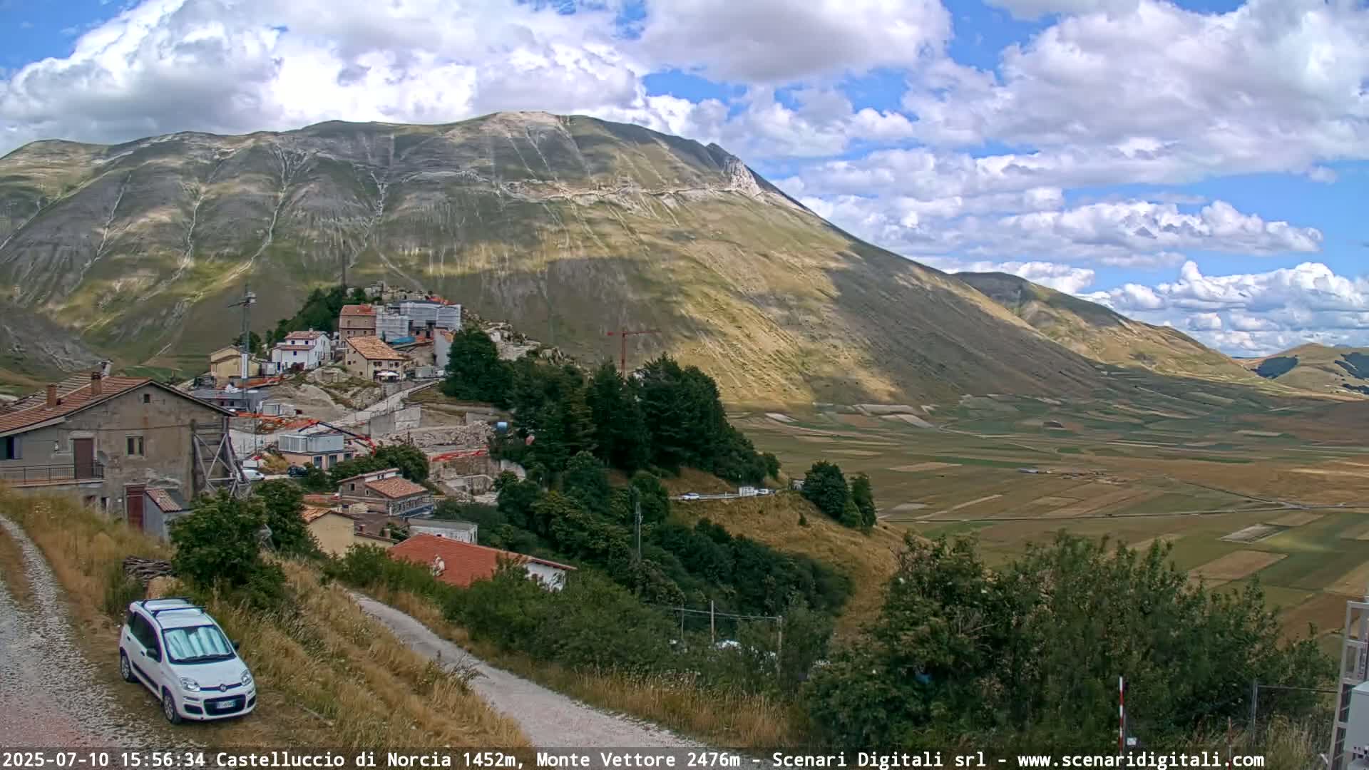 Castelluccio City di Norcia & Monte Vettoretto Mount Panaromic Live Cam - Perugia, Umbria, Italy