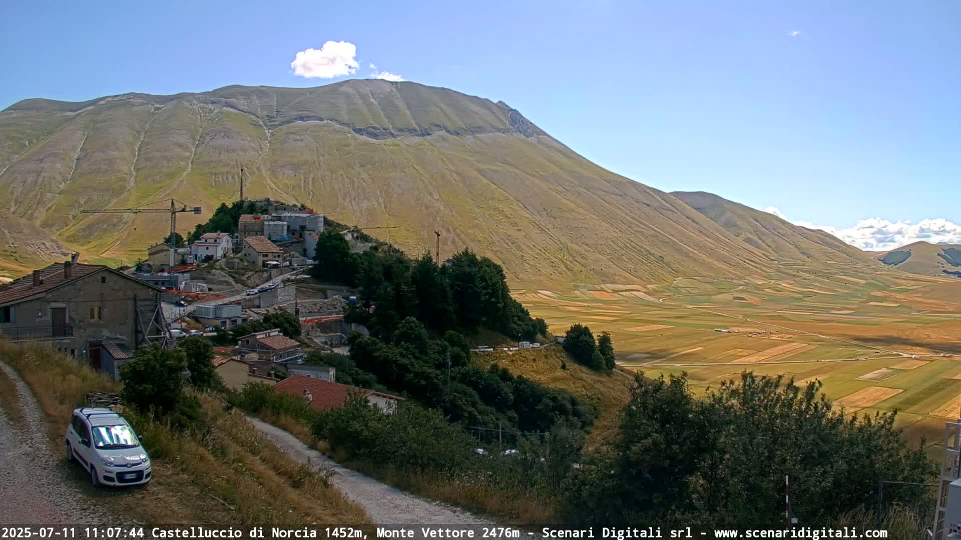 Castelluccio City di Norcia & Monte Vettoretto Mount Panaromic Live Cam - Perugia, Umbria, Italy