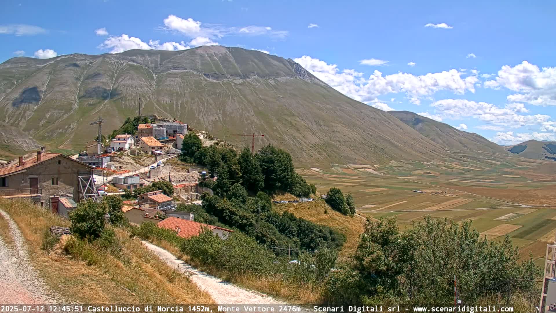 Castelluccio City di Norcia & Monte Vettoretto Mount Panaromic Live Cam - Perugia, Umbria, Italy