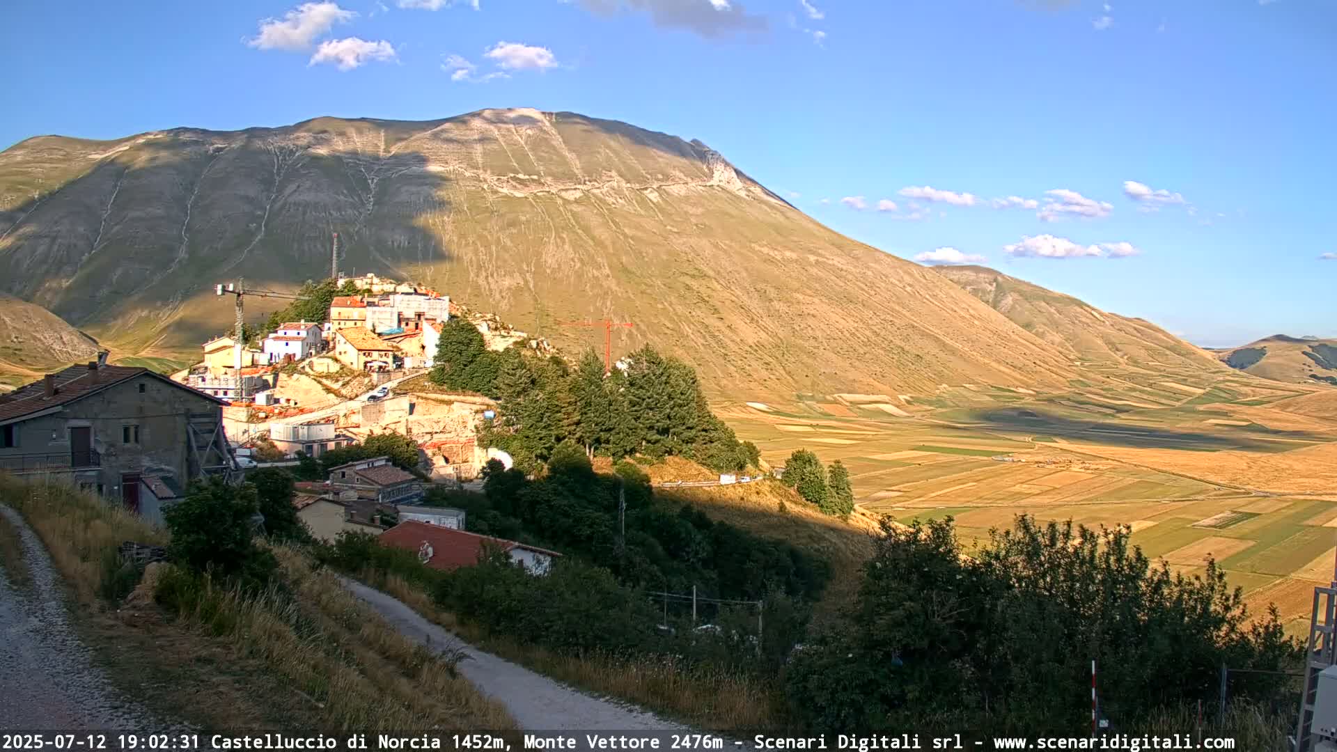 Castelluccio City di Norcia & Monte Vettoretto Mount Panaromic Live Cam - Perugia, Umbria, Italy