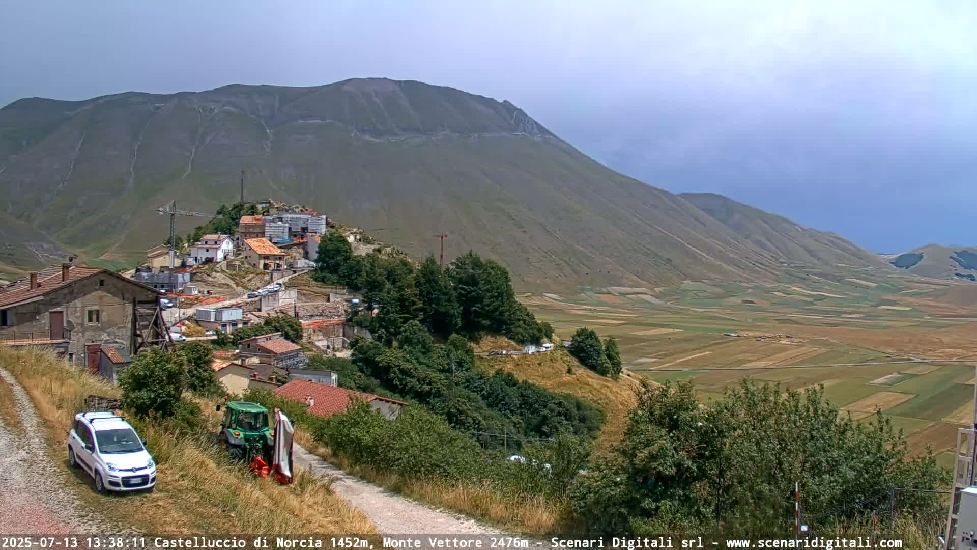 Castelluccio City di Norcia & Monte Vettoretto Mount Panaromic Live Cam - Perugia, Umbria, Italy