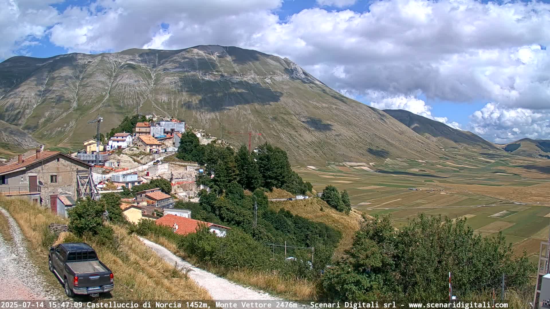 Castelluccio City di Norcia & Monte Vettoretto Mount Panaromic Live Cam - Perugia, Umbria, Italy