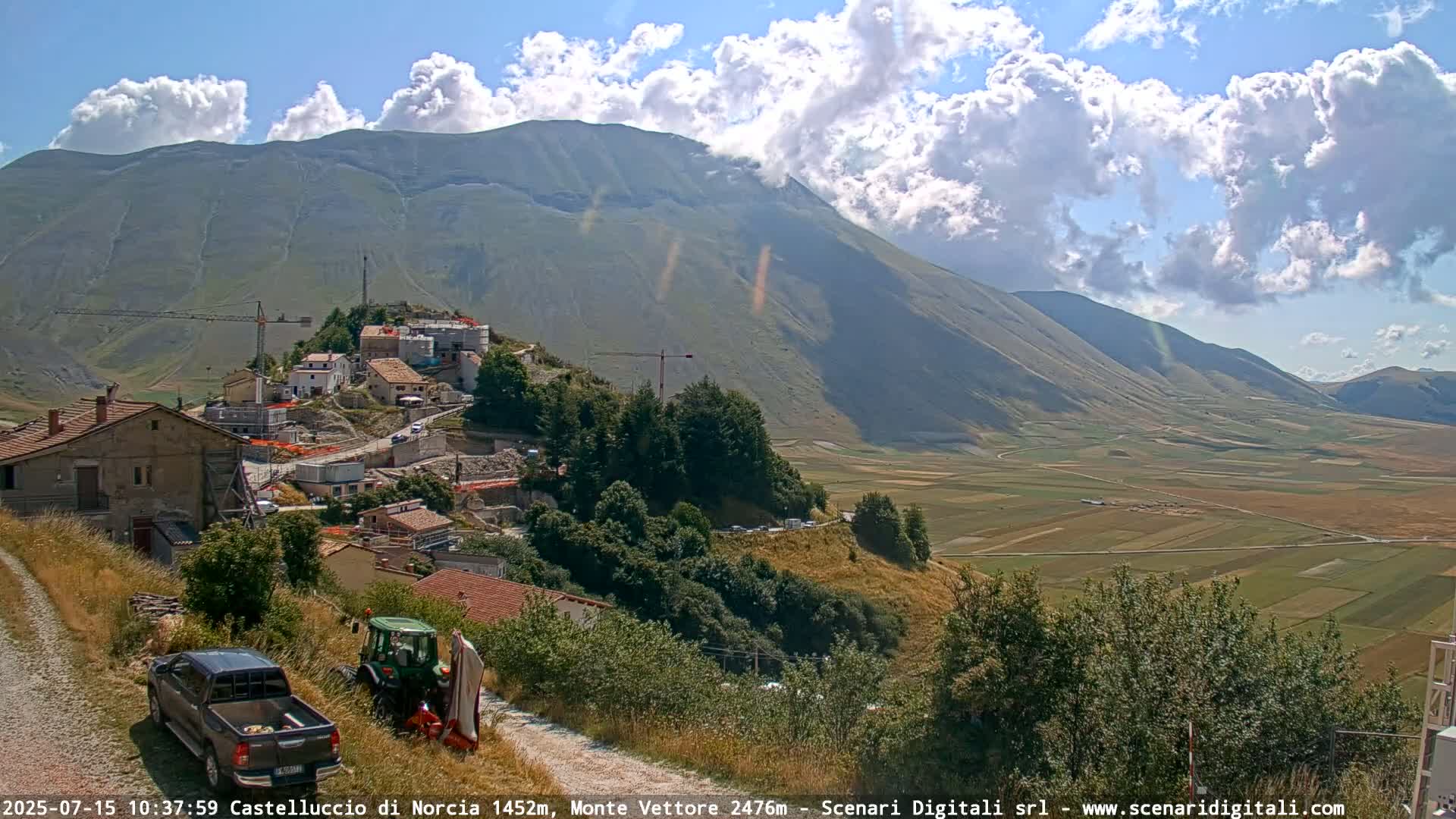 Castelluccio City di Norcia & Monte Vettoretto Mount Panaromic Live Cam - Perugia, Umbria, Italy