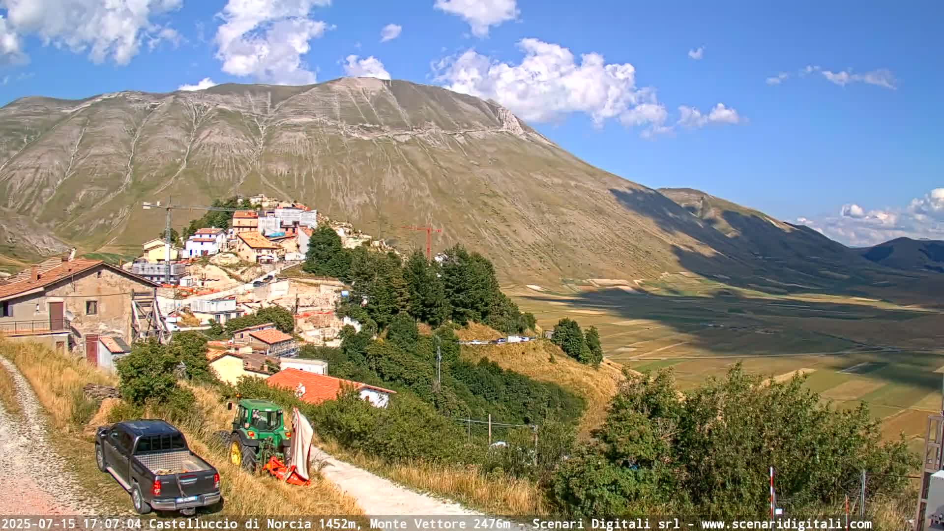 Castelluccio City di Norcia & Monte Vettoretto Mount Panaromic Live Cam - Perugia, Umbria, Italy
