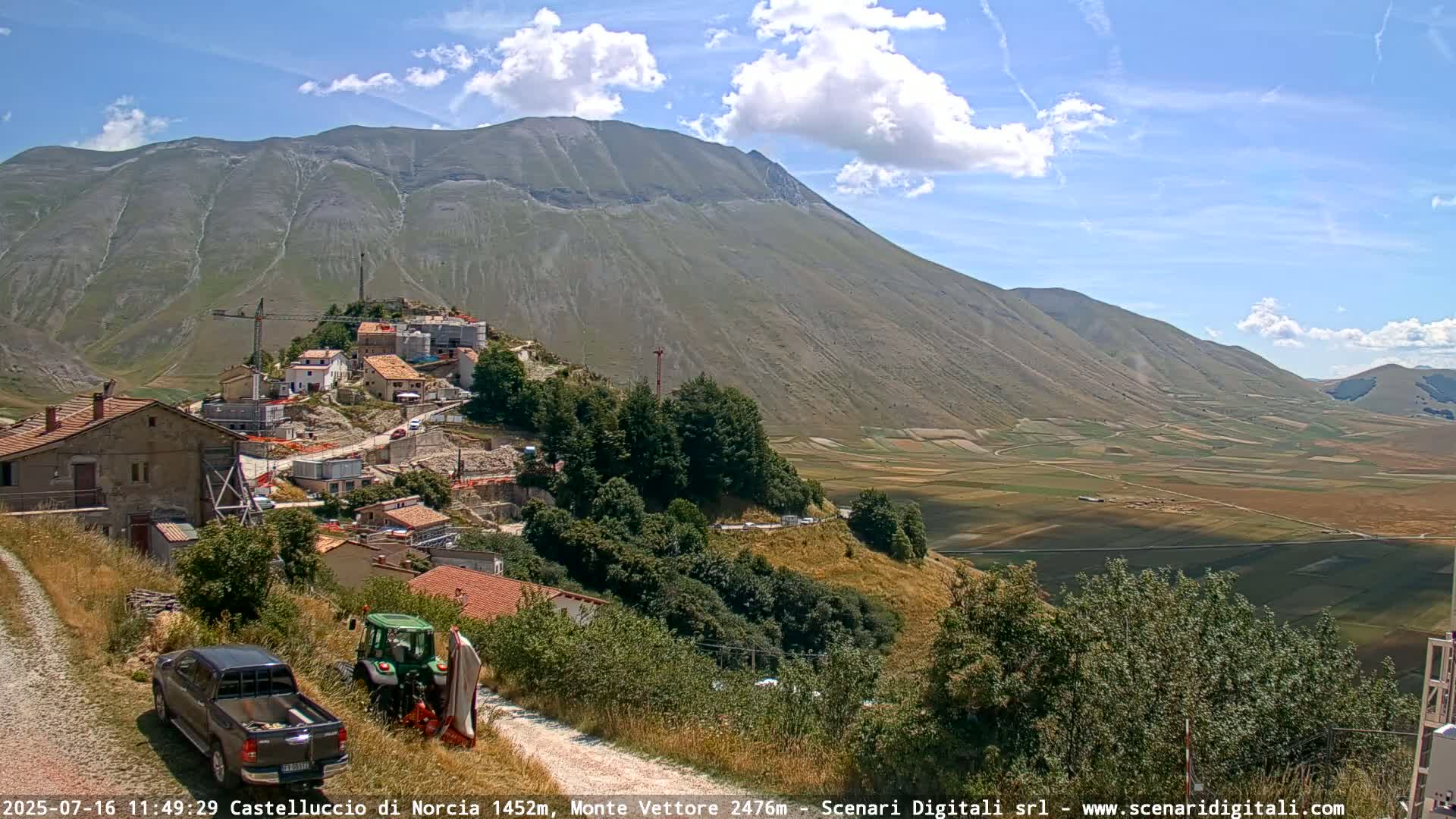 Castelluccio City di Norcia & Monte Vettoretto Mount Panaromic Live Cam - Perugia, Umbria, Italy