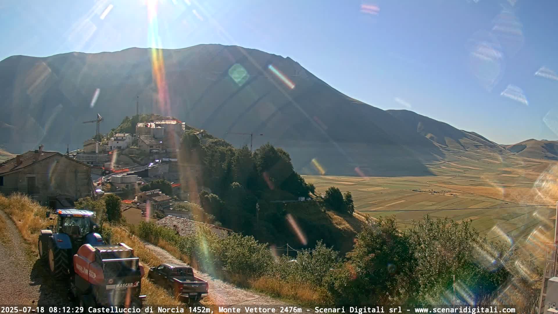 Castelluccio City di Norcia & Monte Vettoretto Mount Panaromic Live Cam - Perugia, Umbria, Italy