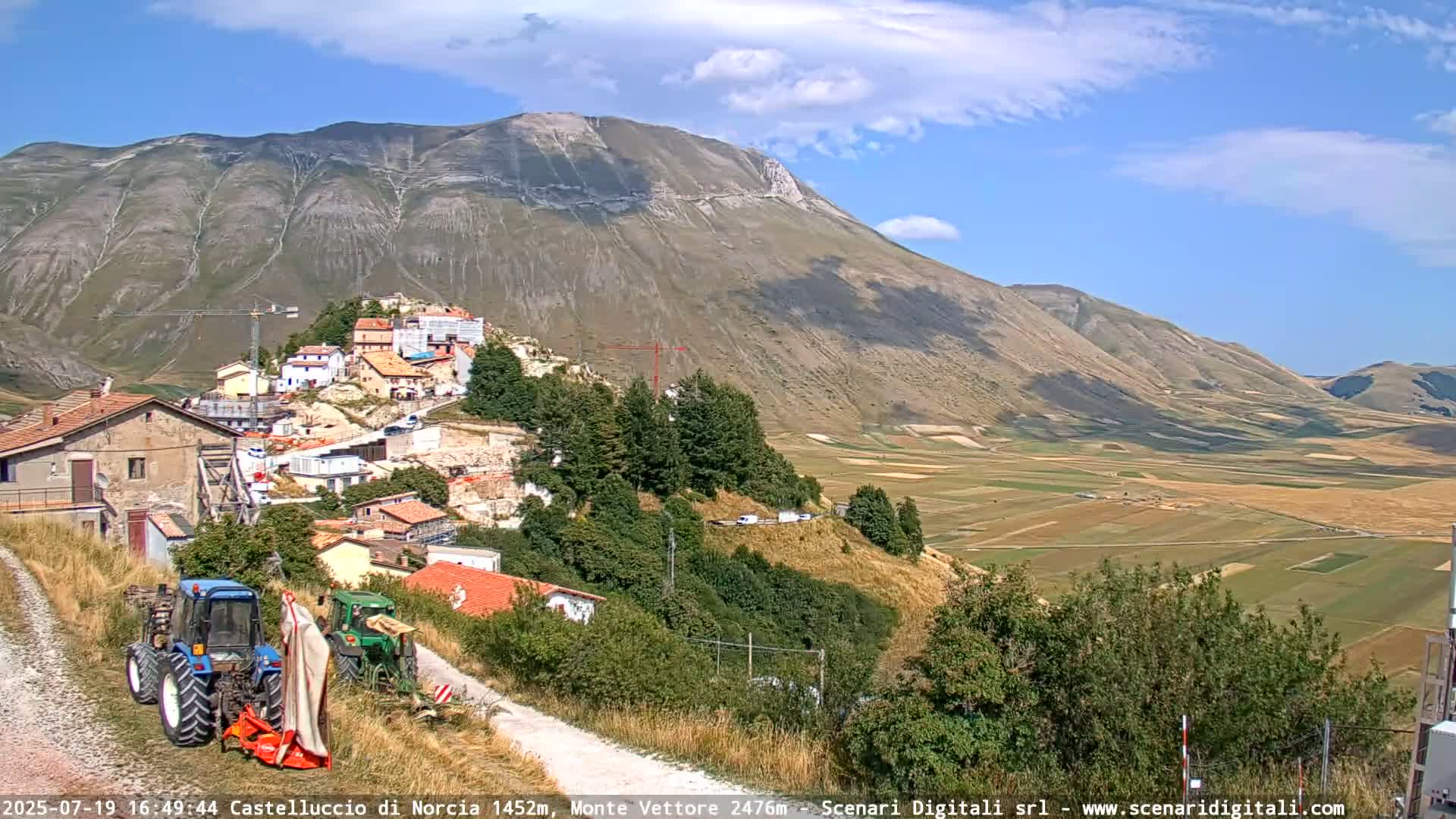 Castelluccio City di Norcia & Monte Vettoretto Mount Panaromic Live Cam - Perugia, Umbria, Italy