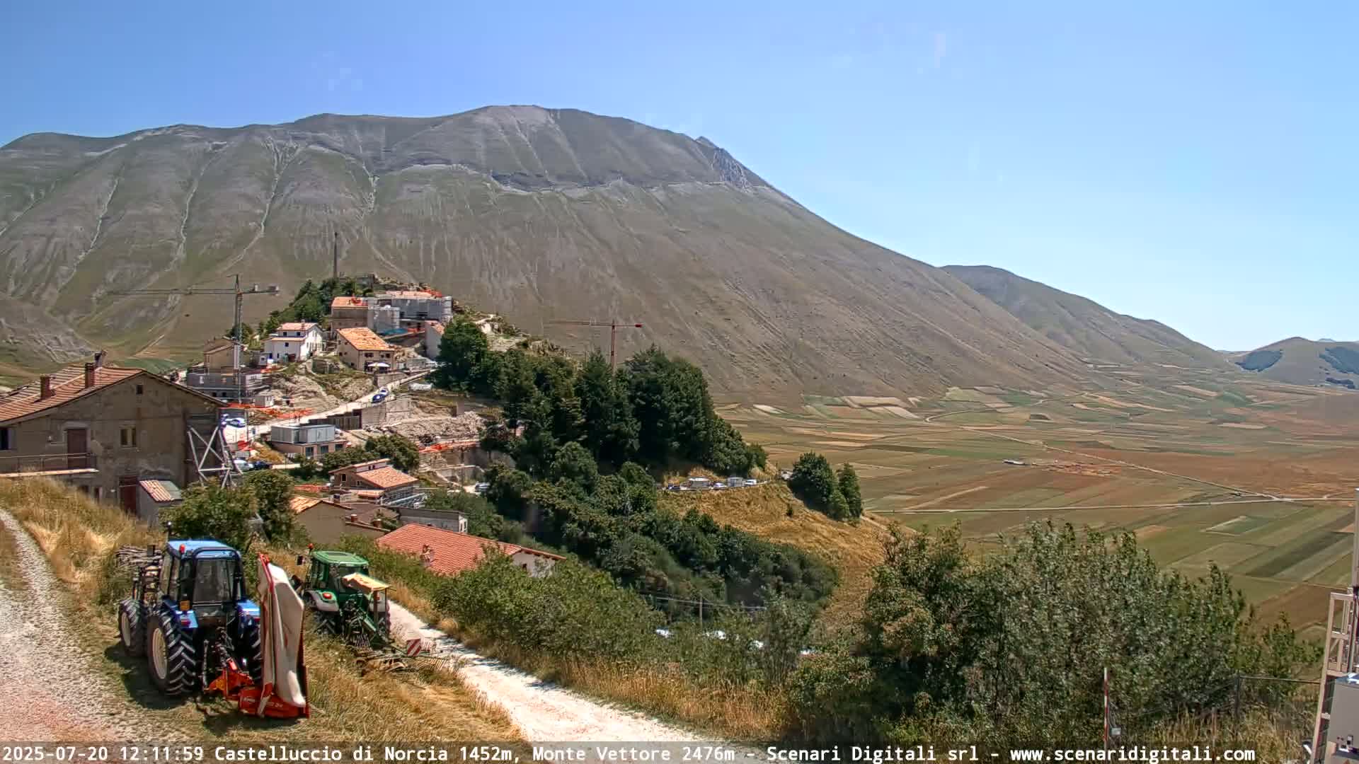 Castelluccio City di Norcia & Monte Vettoretto Mount Panaromic Live Cam - Perugia, Umbria, Italy