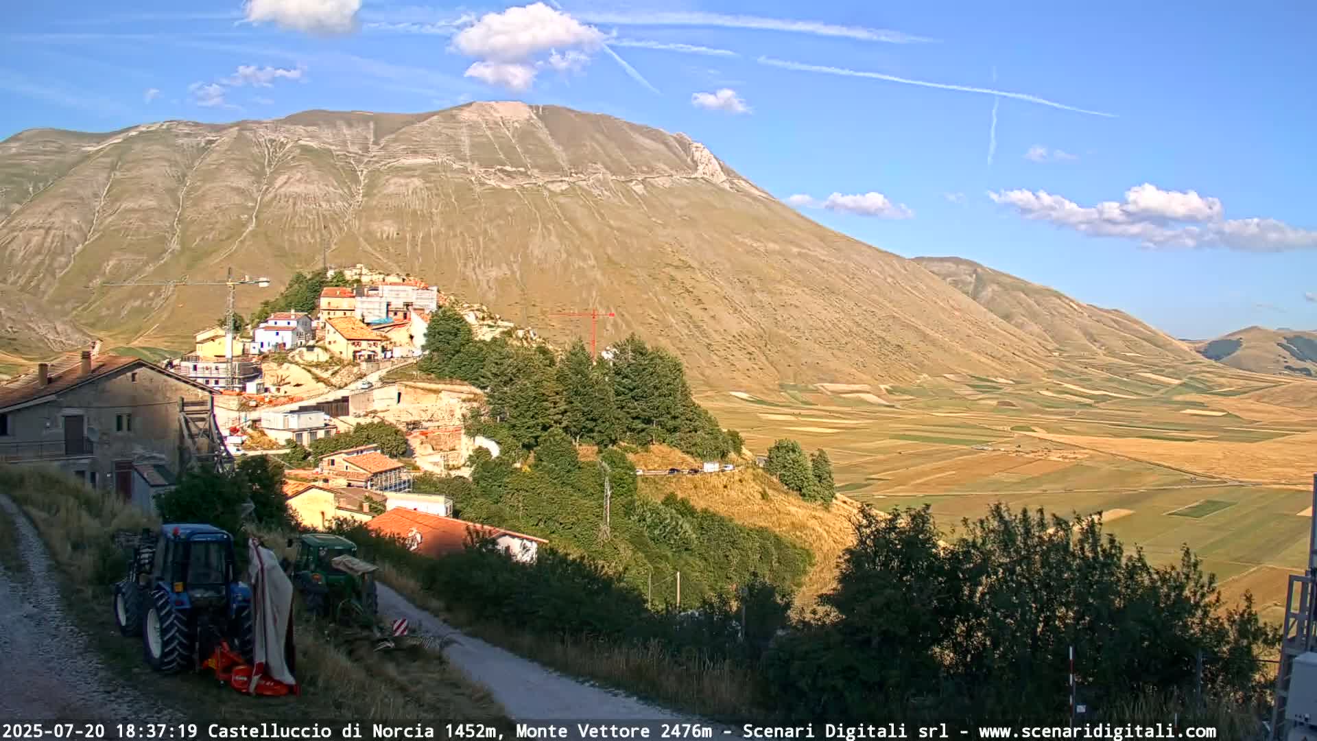 Castelluccio City di Norcia & Monte Vettoretto Mount Panaromic Live Cam - Perugia, Umbria, Italy