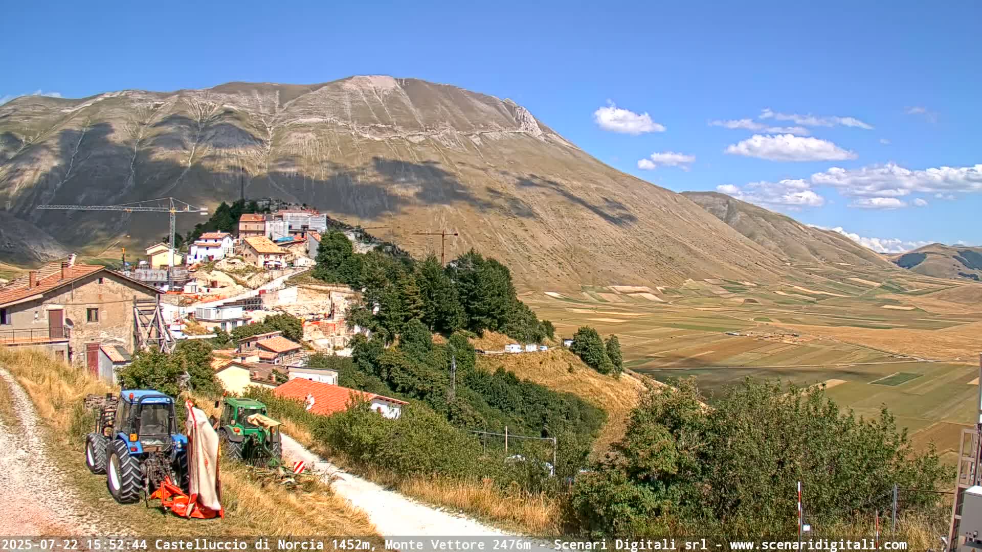 Castelluccio City di Norcia & Monte Vettoretto Mount Panaromic Live Cam - Perugia, Umbria, Italy