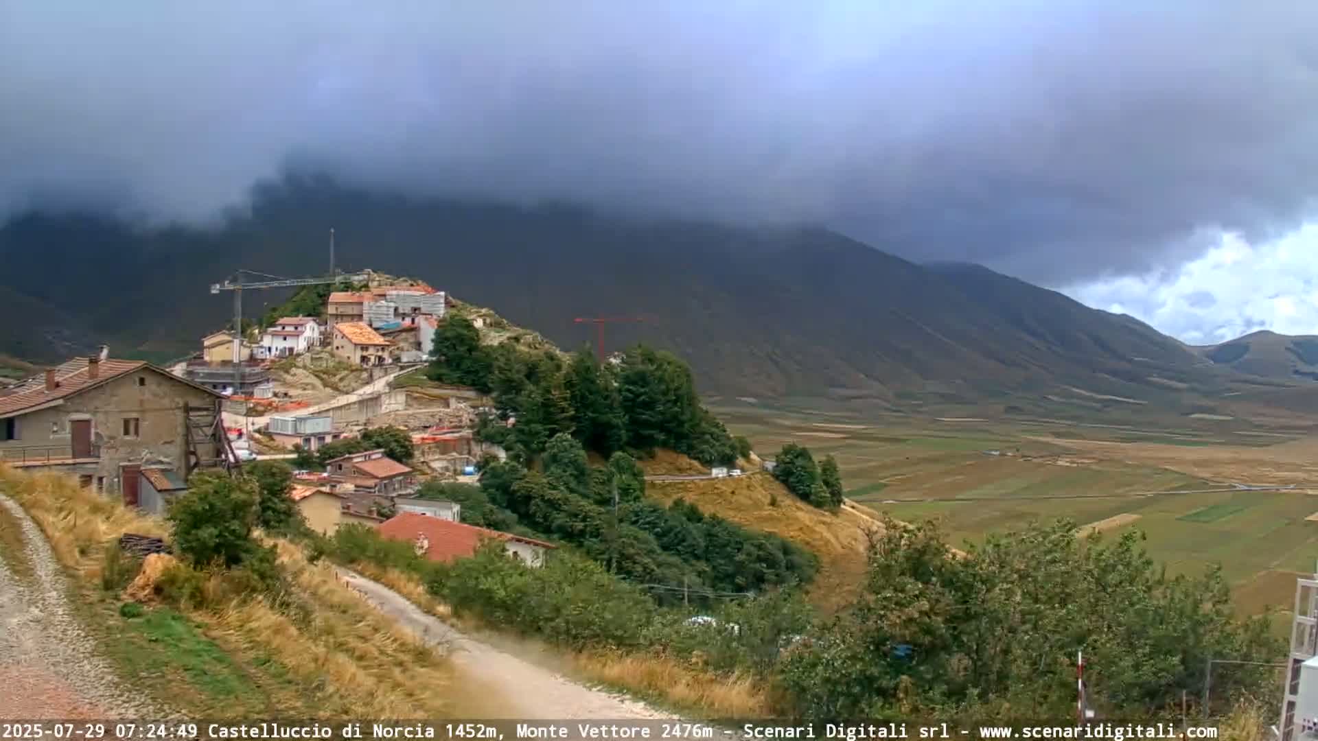 Castelluccio City di Norcia & Monte Vettoretto Mount Panaromic Live Cam - Perugia, Umbria, Italy