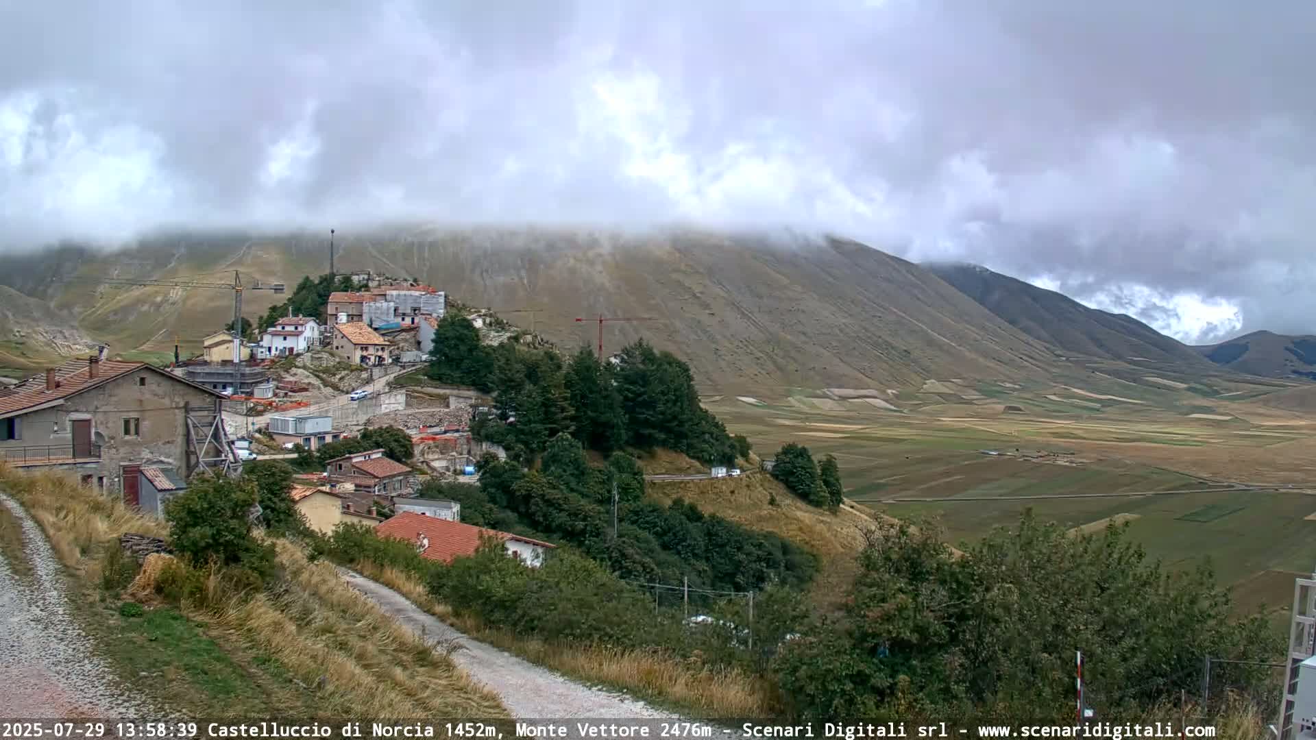 Castelluccio City di Norcia & Monte Vettoretto Mount Panaromic Live Cam - Perugia, Umbria, Italy