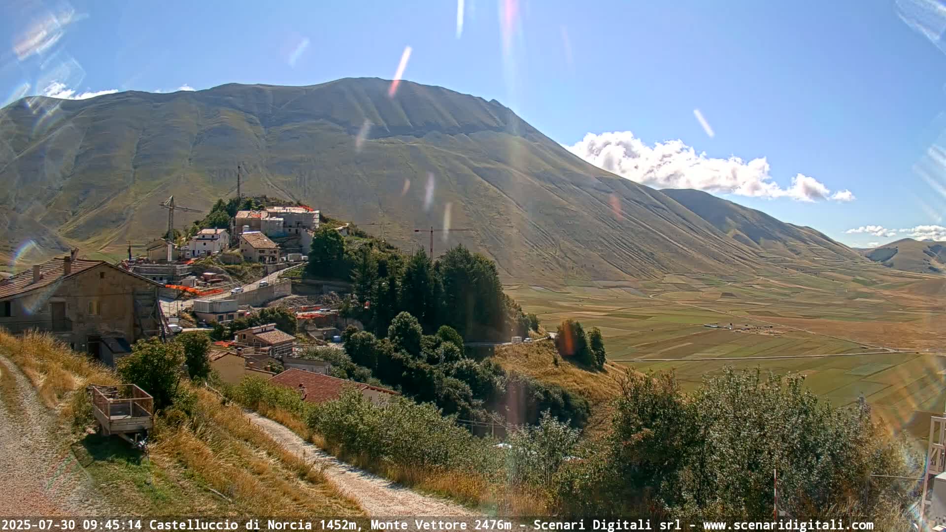 Castelluccio City di Norcia & Monte Vettoretto Mount Panaromic Live Cam - Perugia, Umbria, Italy