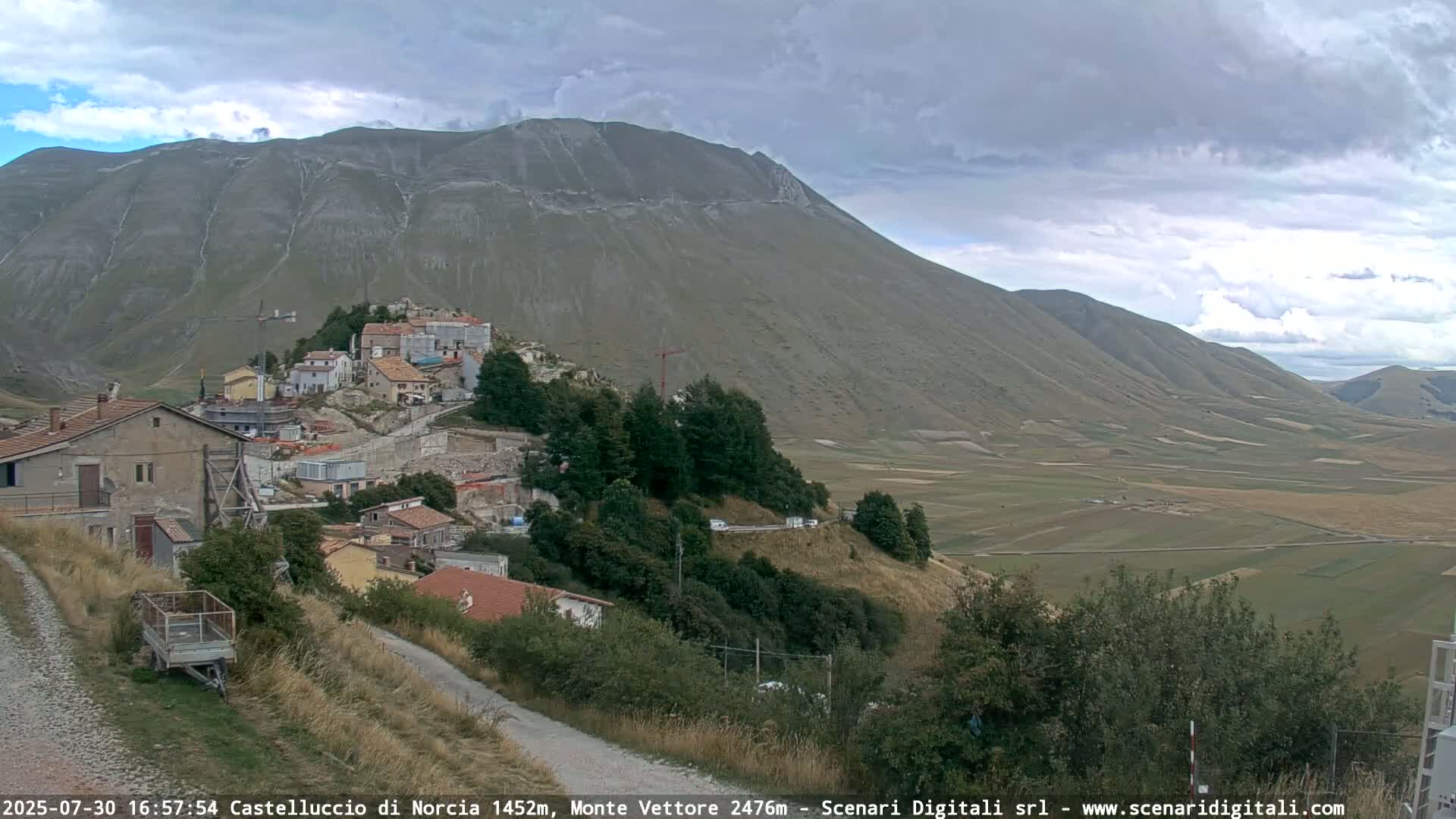 Castelluccio City di Norcia & Monte Vettoretto Mount Panaromic Live Cam - Perugia, Umbria, Italy