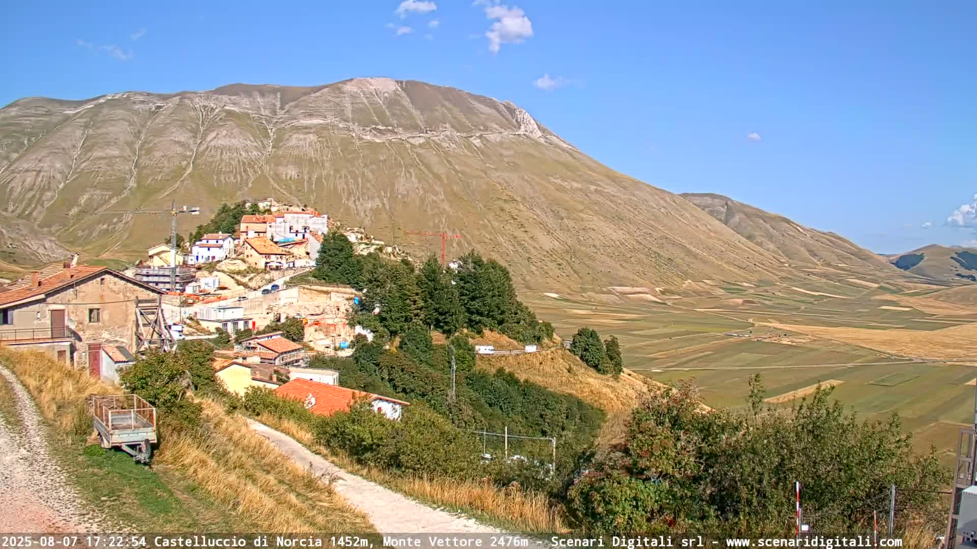 Castelluccio City di Norcia & Monte Vettoretto Mount Panaromic Live Cam - Perugia, Umbria, Italy