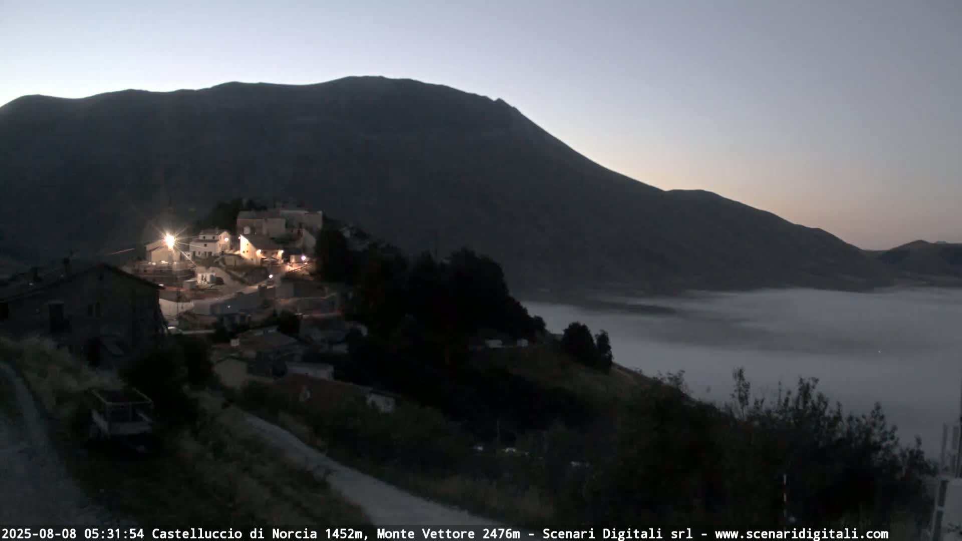 Castelluccio City di Norcia & Monte Vettoretto Mount Panaromic Live Cam - Perugia, Umbria, Italy