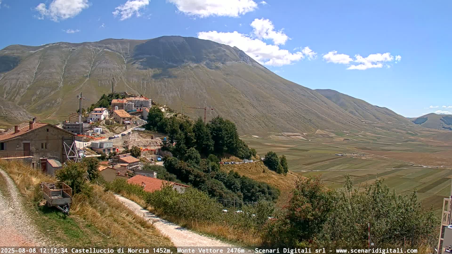 Castelluccio City di Norcia & Monte Vettoretto Mount Panaromic Live Cam - Perugia, Umbria, Italy
