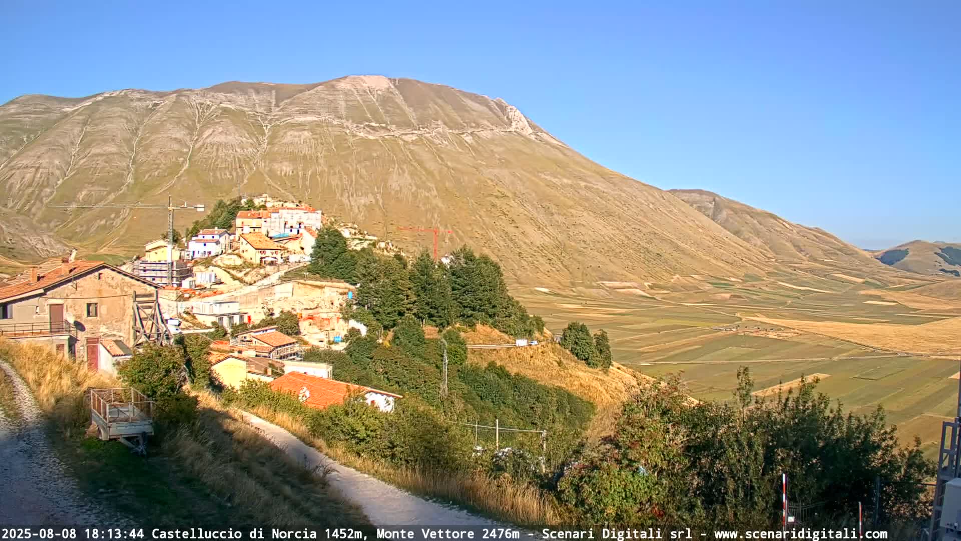 Castelluccio City di Norcia & Monte Vettoretto Mount Panaromic Live Cam - Perugia, Umbria, Italy